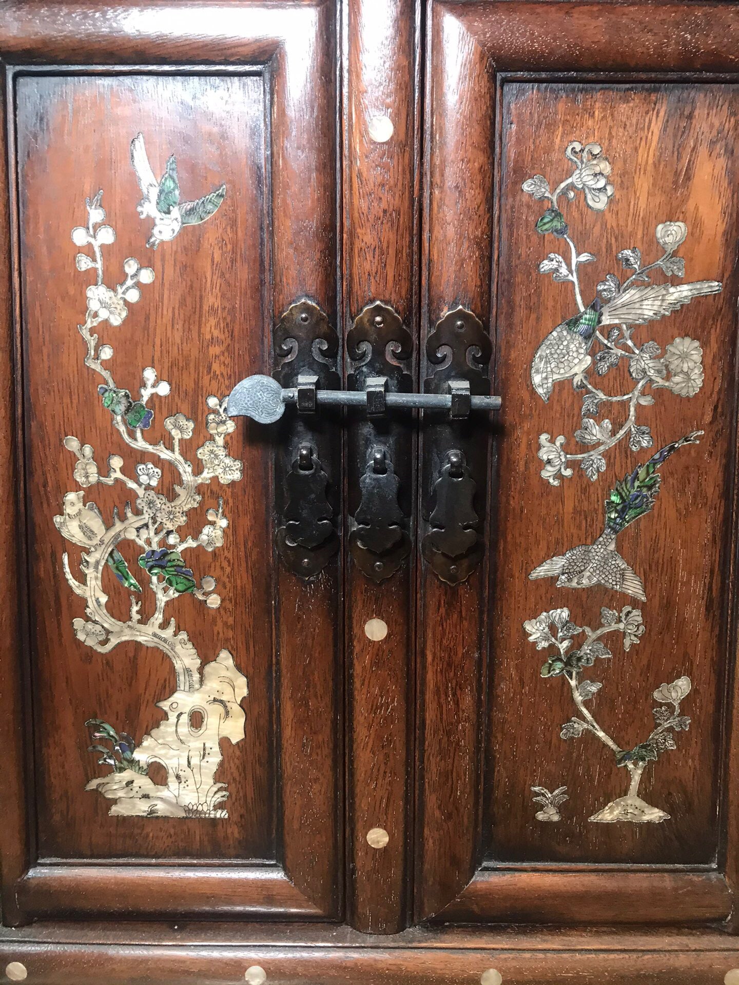 Chinese antique rosewood cabinet