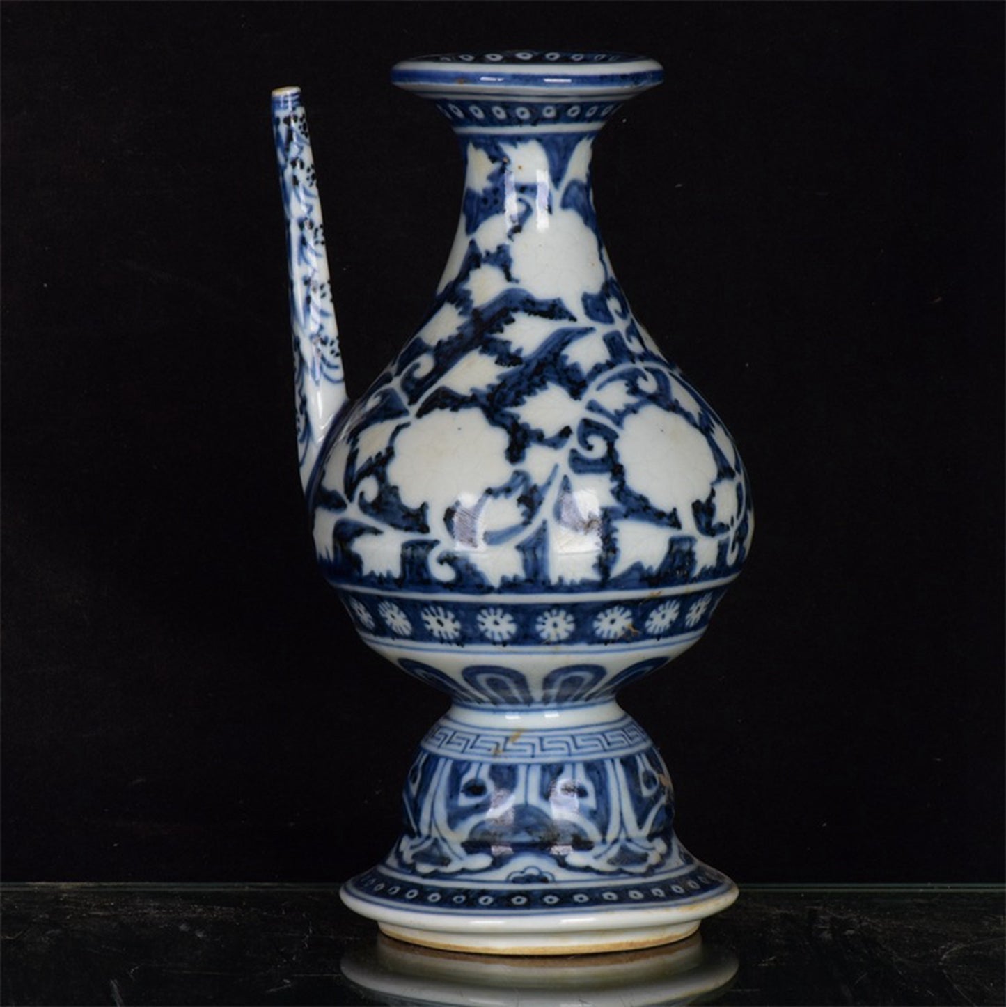 Chinese antique blue and white flower pattern holding pot