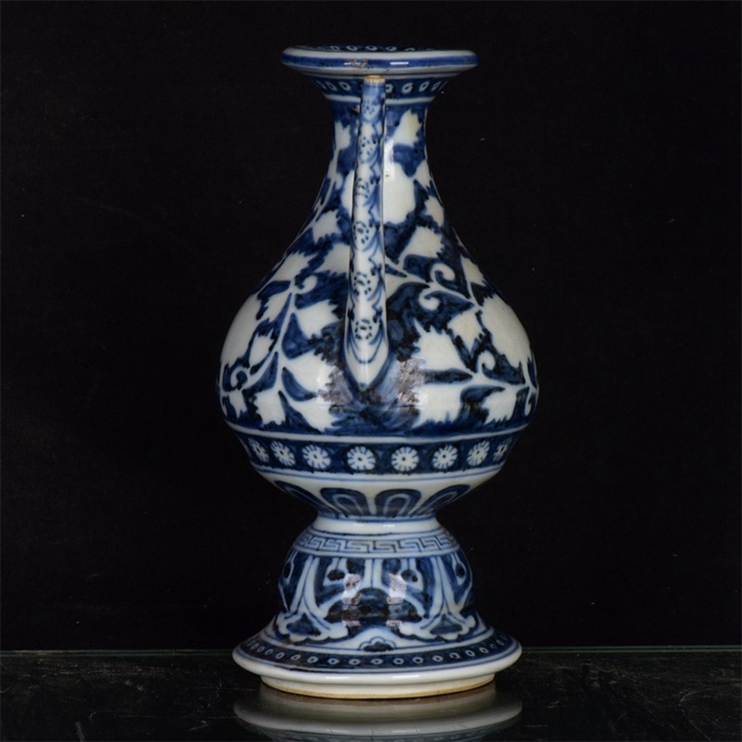 Chinese antique blue and white flower pattern holding pot
