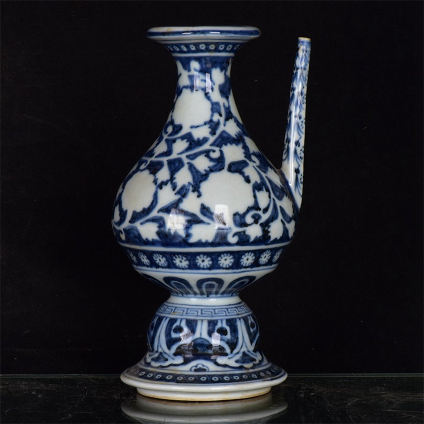 Chinese antique blue and white flower pattern holding pot