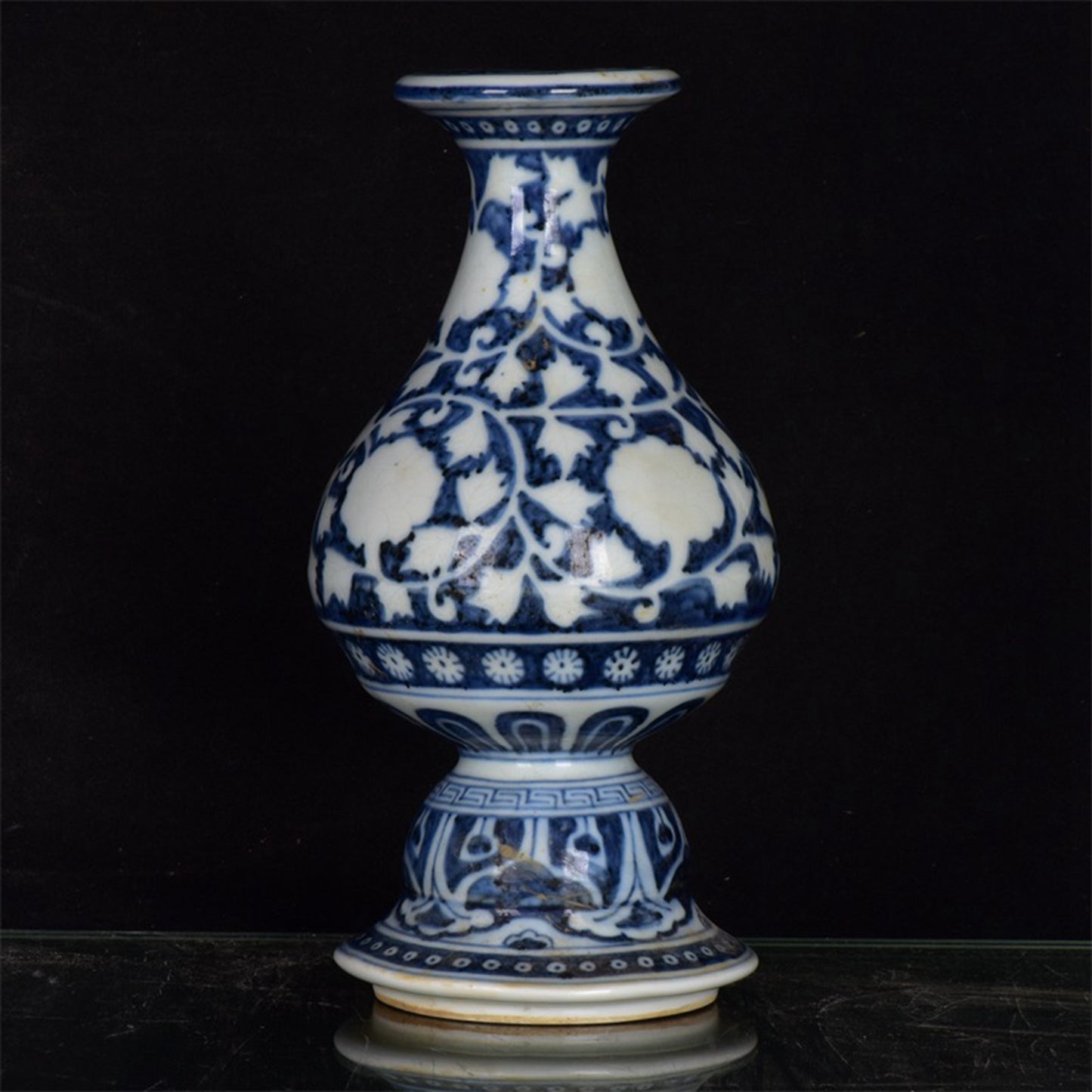 Chinese antique blue and white flower pattern holding pot