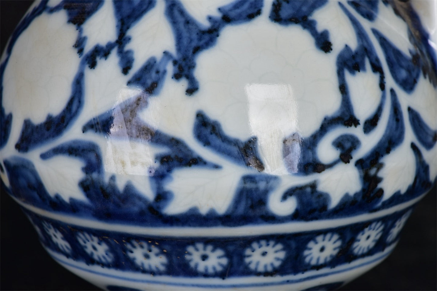 Chinese antique blue and white flower pattern holding pot
