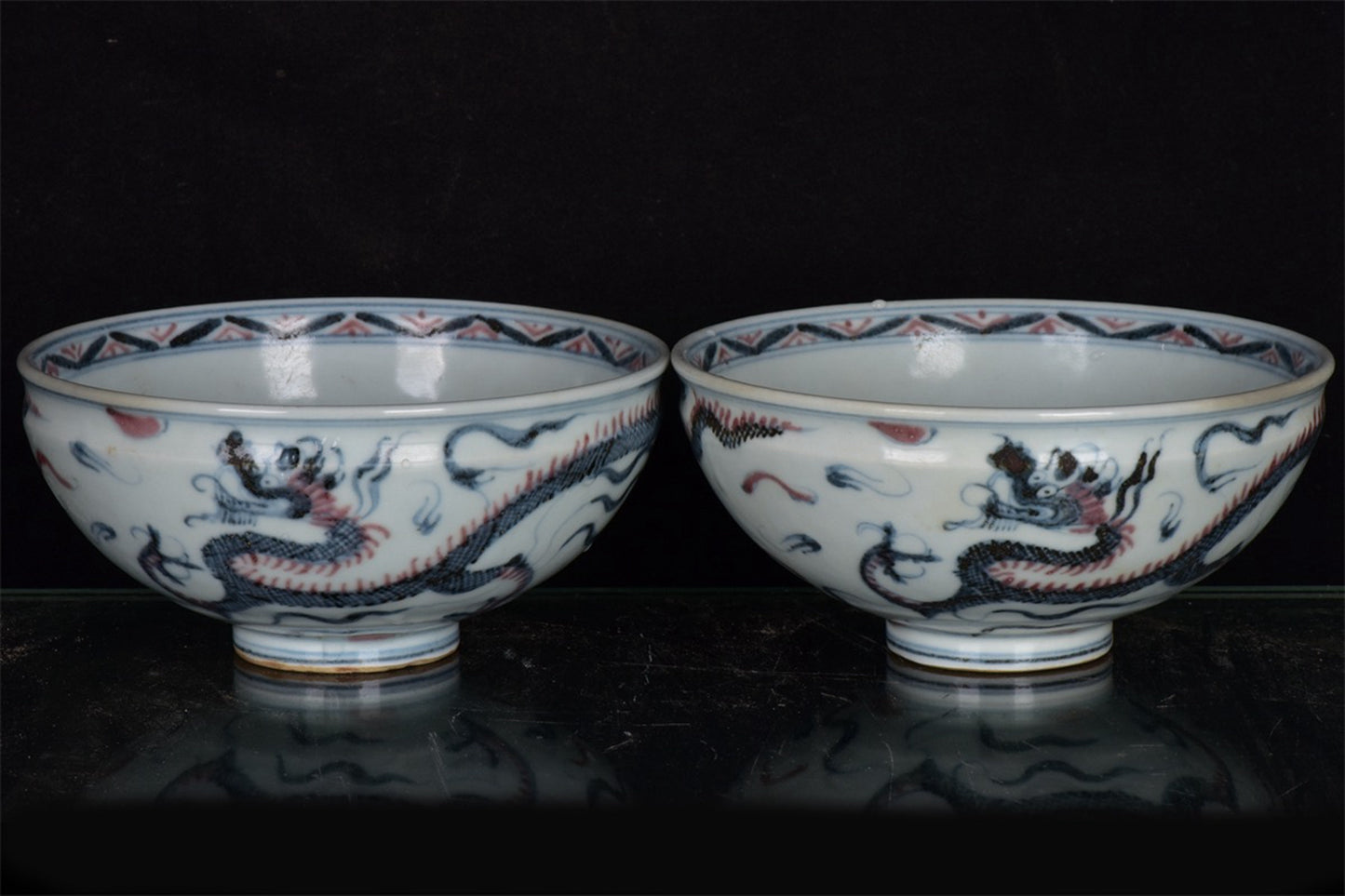 Chinese antique blue and white glazed red dragon patterned bowl