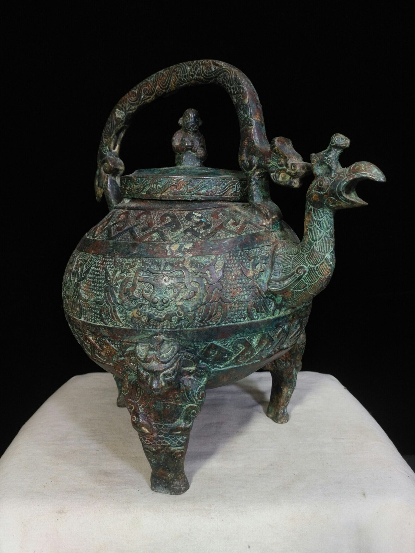 Chinese antique bronze [Wind Headed Dragon Handle He]