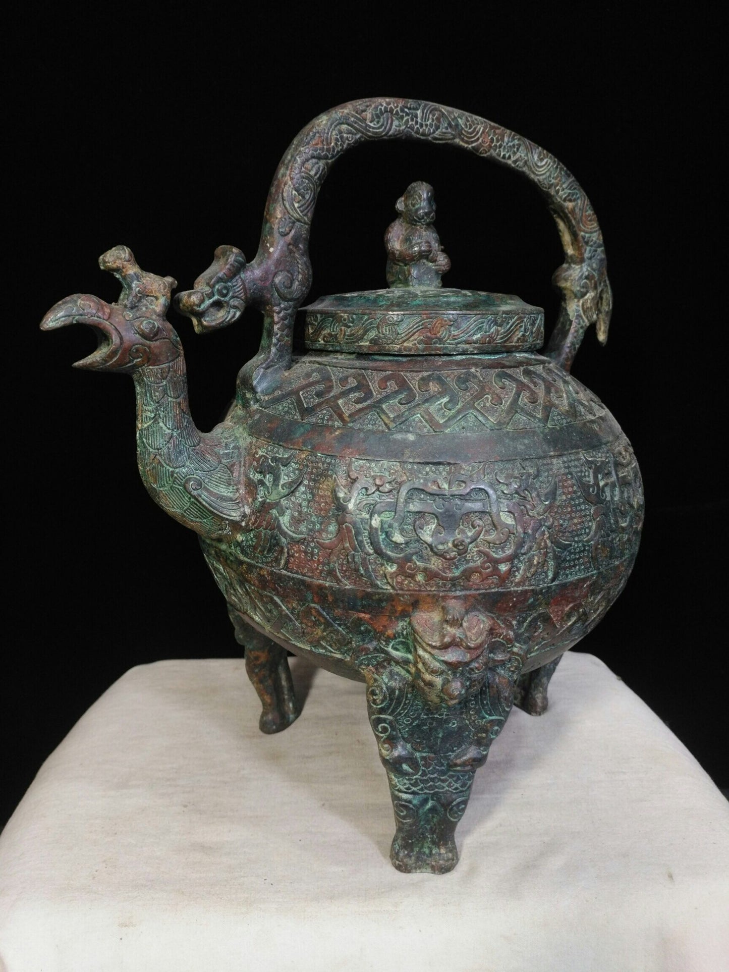 Chinese antique bronze [Wind Headed Dragon Handle He]