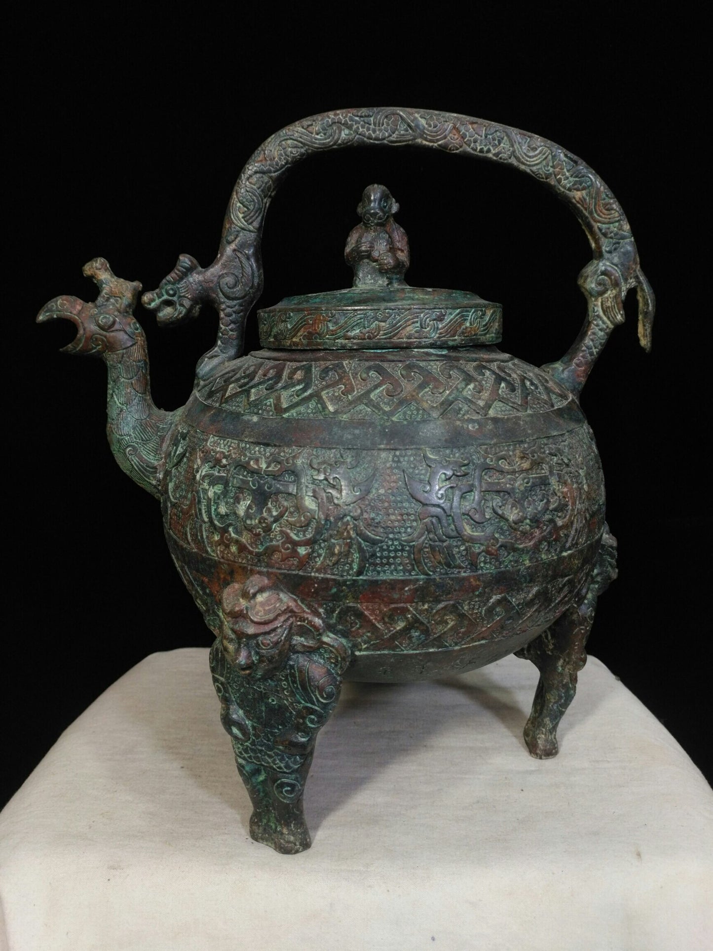 Chinese antique bronze [Wind Headed Dragon Handle He]