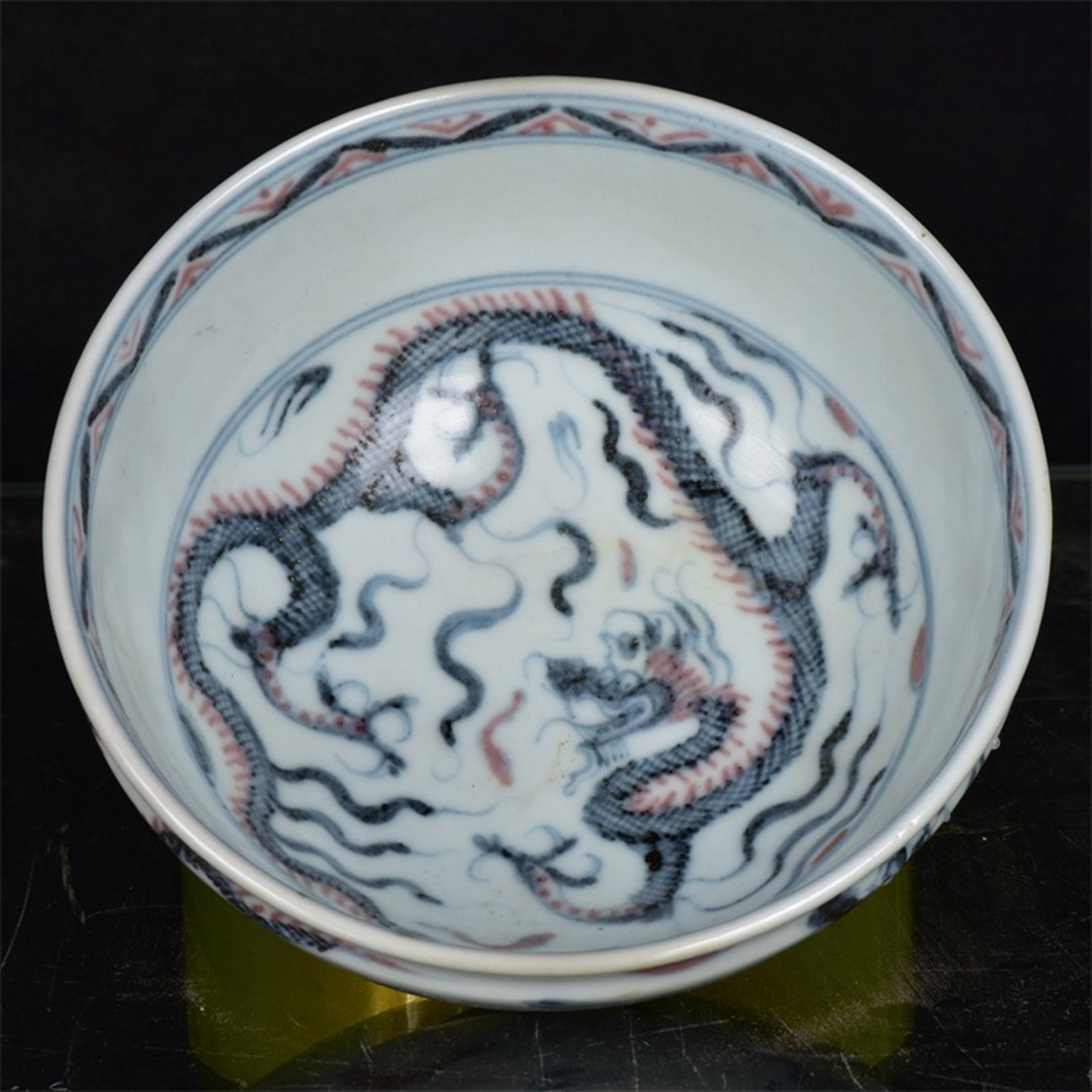 Chinese antique blue and white glazed red dragon patterned bowl