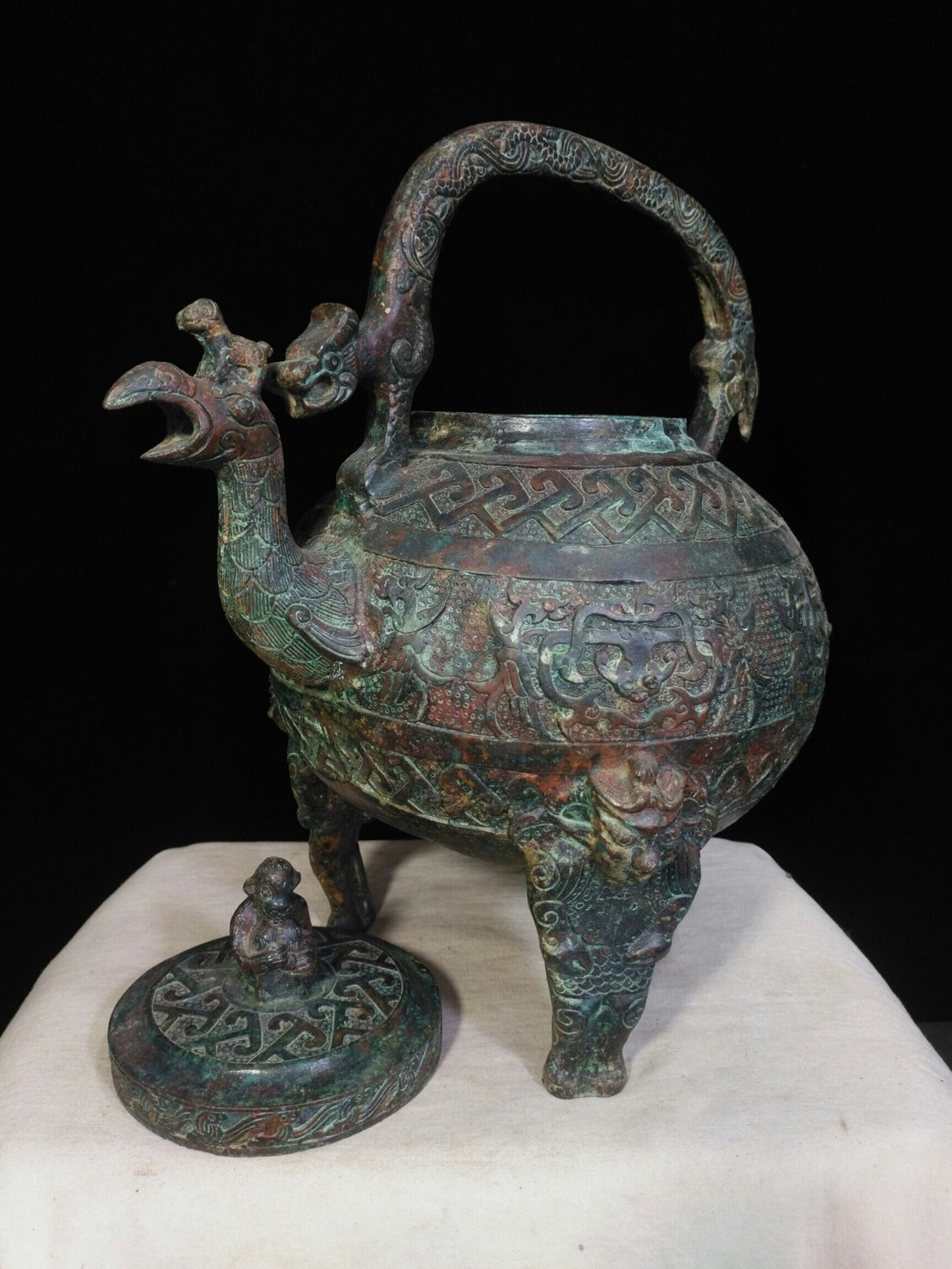 Chinese antique bronze [Wind Headed Dragon Handle He]