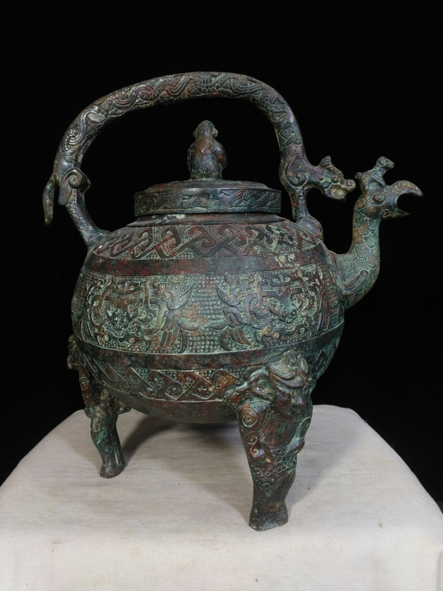 Chinese antique bronze [Wind Headed Dragon Handle He]