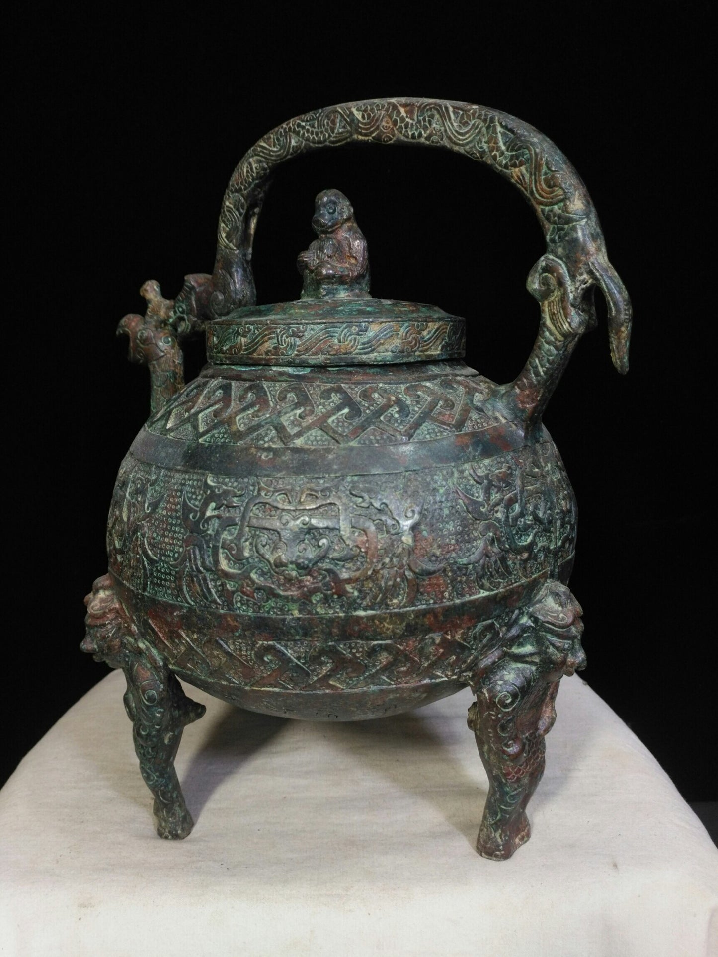 Chinese antique bronze [Wind Headed Dragon Handle He]
