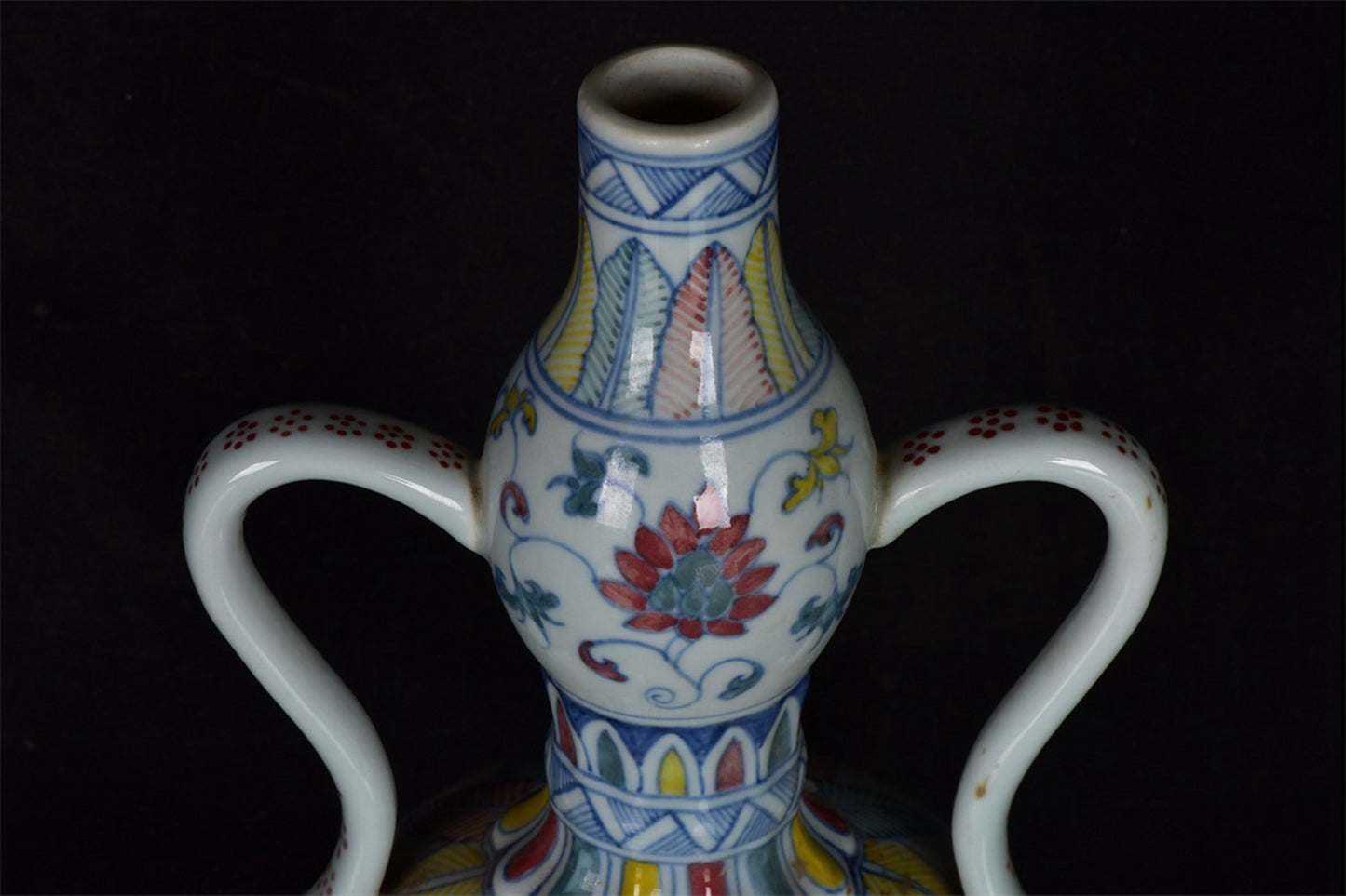Chinese Antique Double Eared Gourd Bottle with Entangled Branches and Flower Patterns