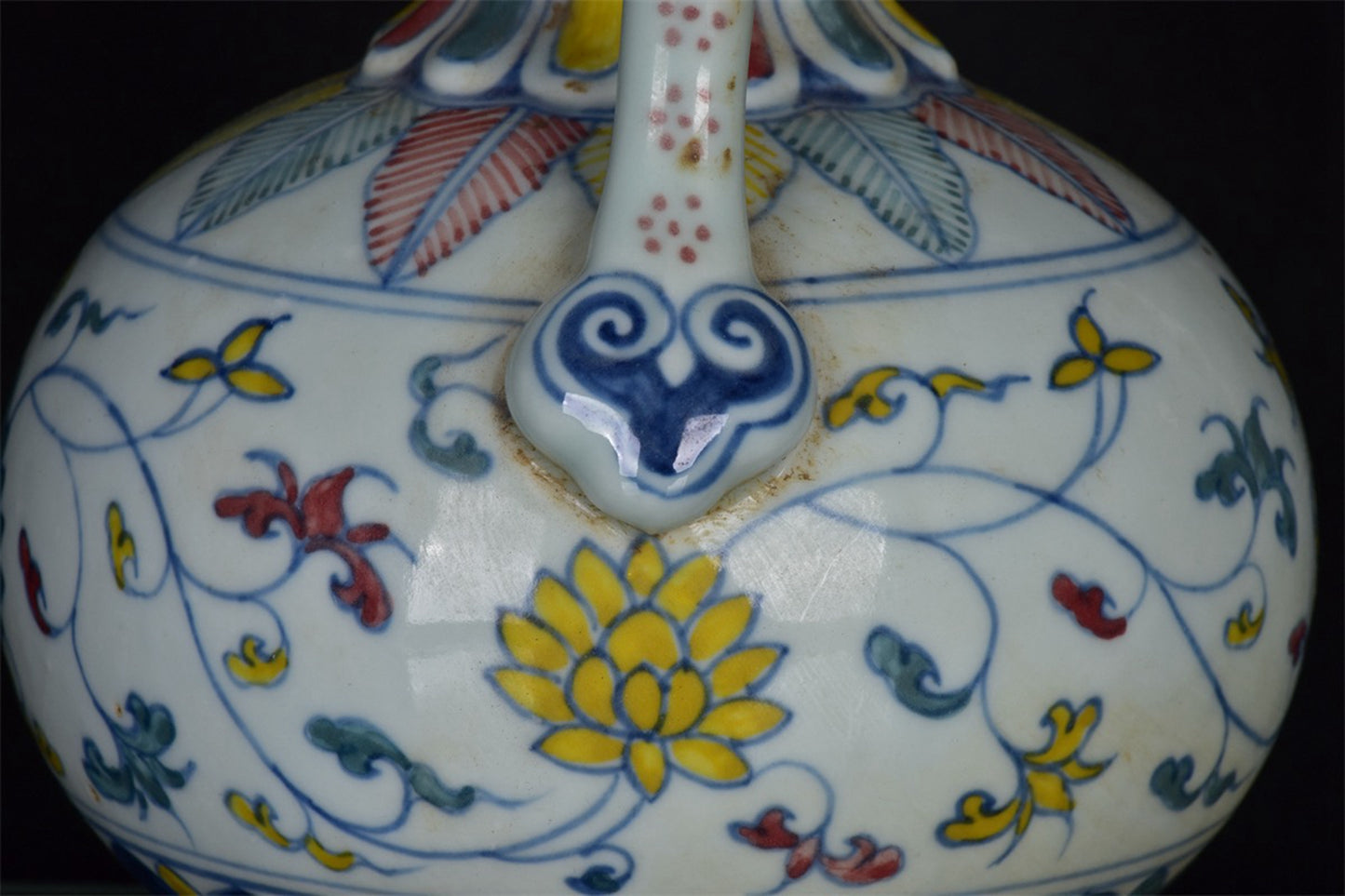 Chinese Antique Double Eared Gourd Bottle with Entangled Branches and Flower Patterns