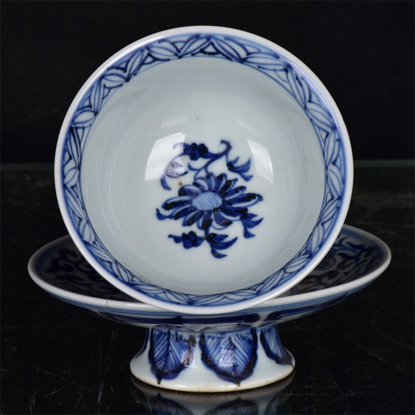 Chinese antique blue and white tea cups with tangled branches and floral patterns