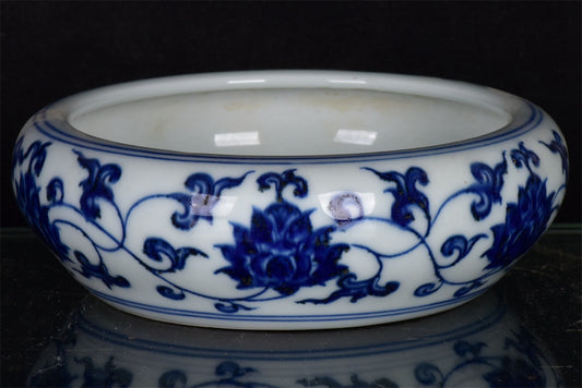 Chinese antique blue and white brush wash with tangled branches and floral patterns