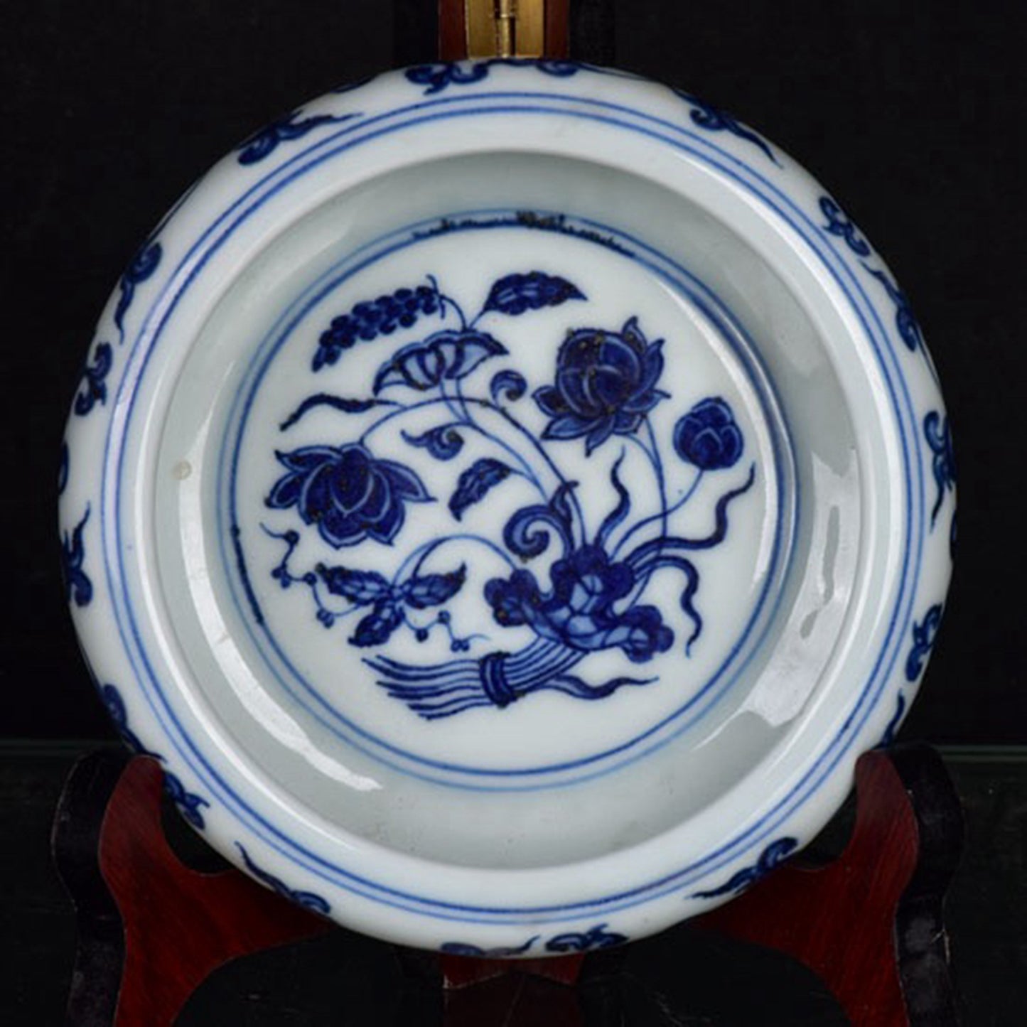 Chinese antique blue and white brush wash with tangled branches and floral patterns