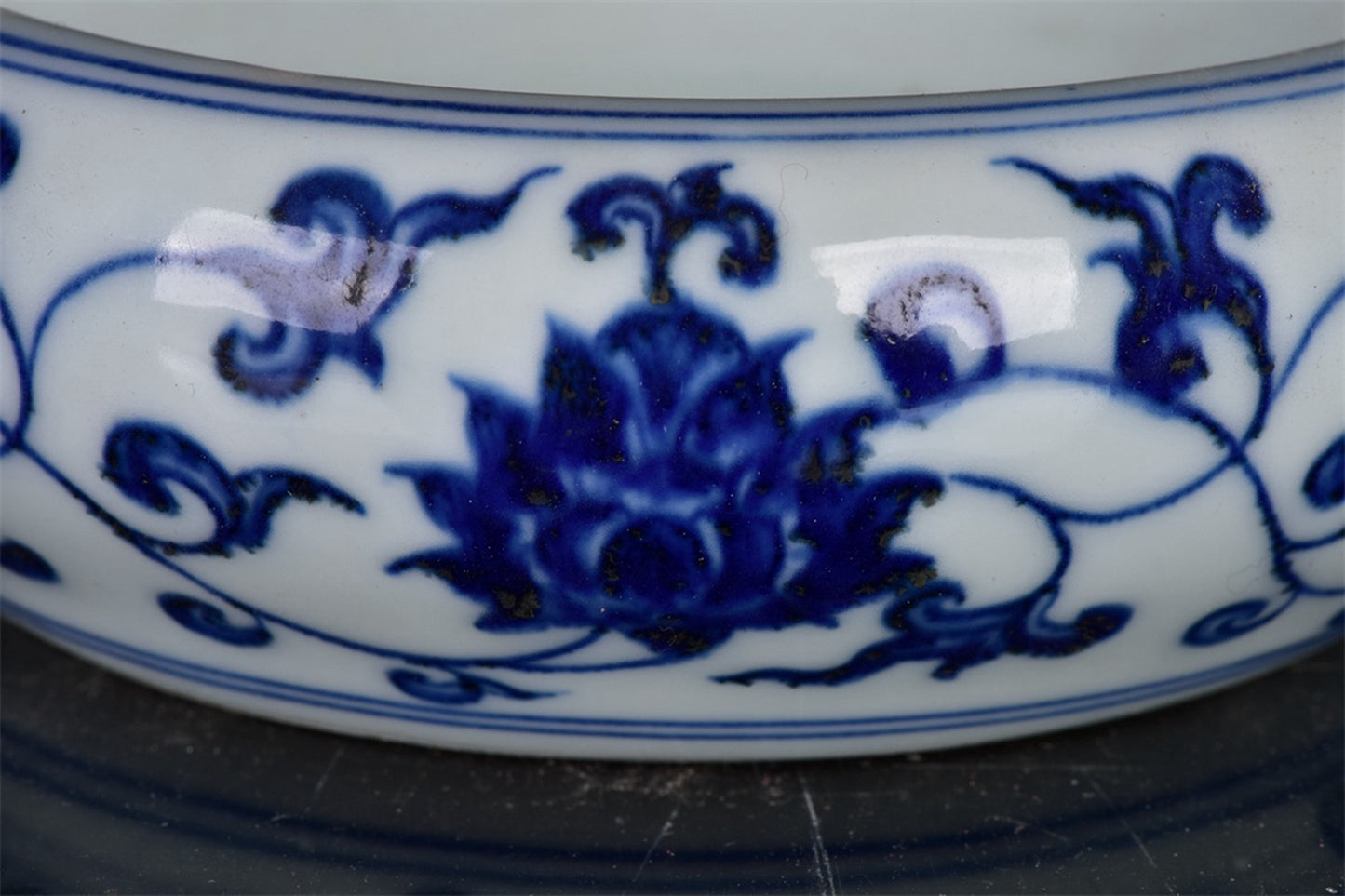 Chinese antique blue and white brush wash with tangled branches and floral patterns