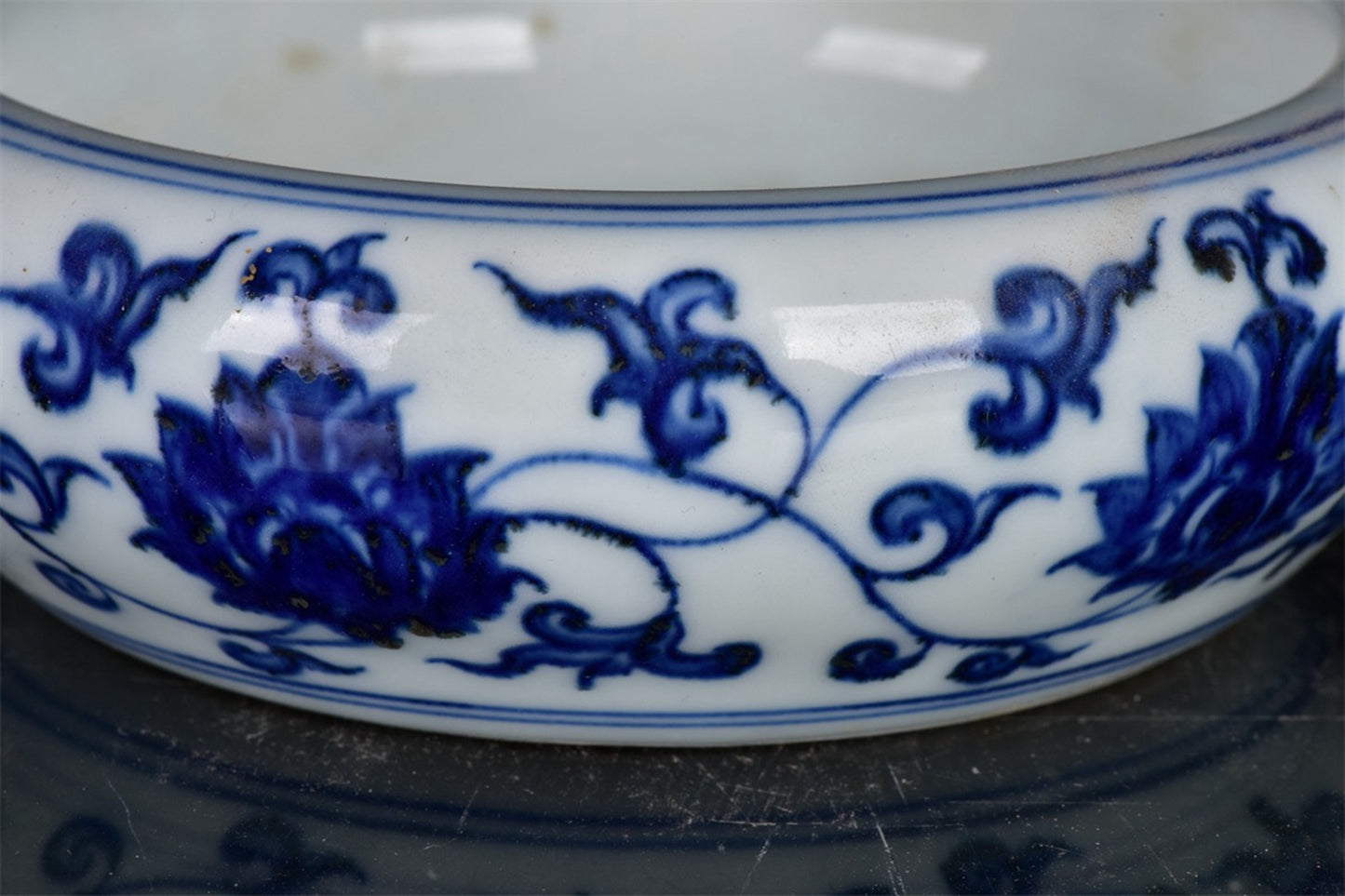 Chinese antique blue and white brush wash with tangled branches and floral patterns
