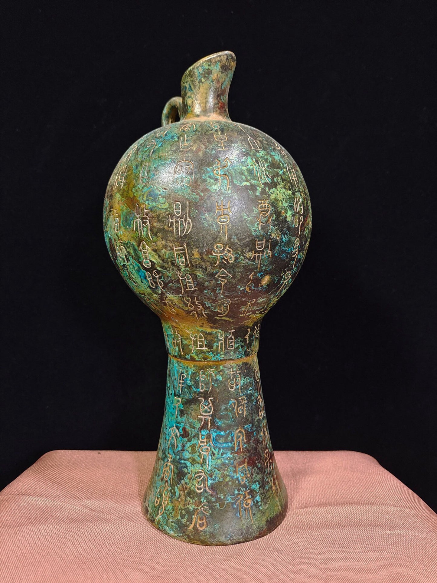 Chinese antique bronze "Inscription Holding Pot"