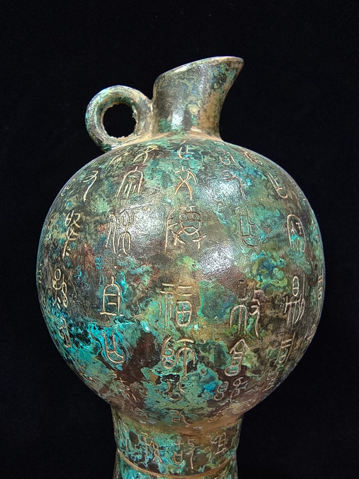 Chinese antique bronze "Inscription Holding Pot"