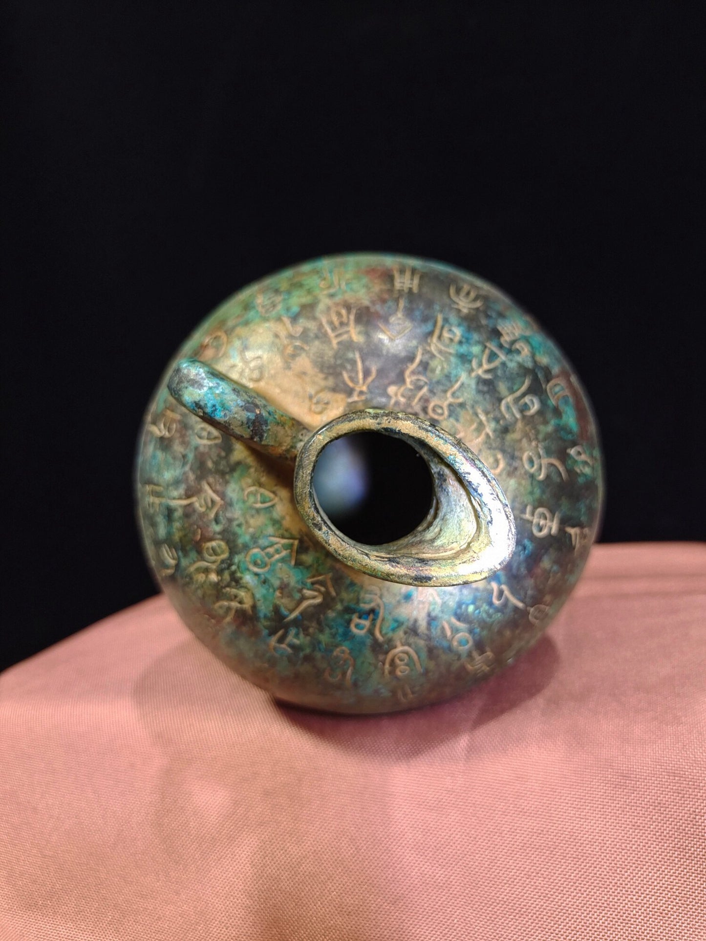 Chinese antique bronze "Inscription Holding Pot"