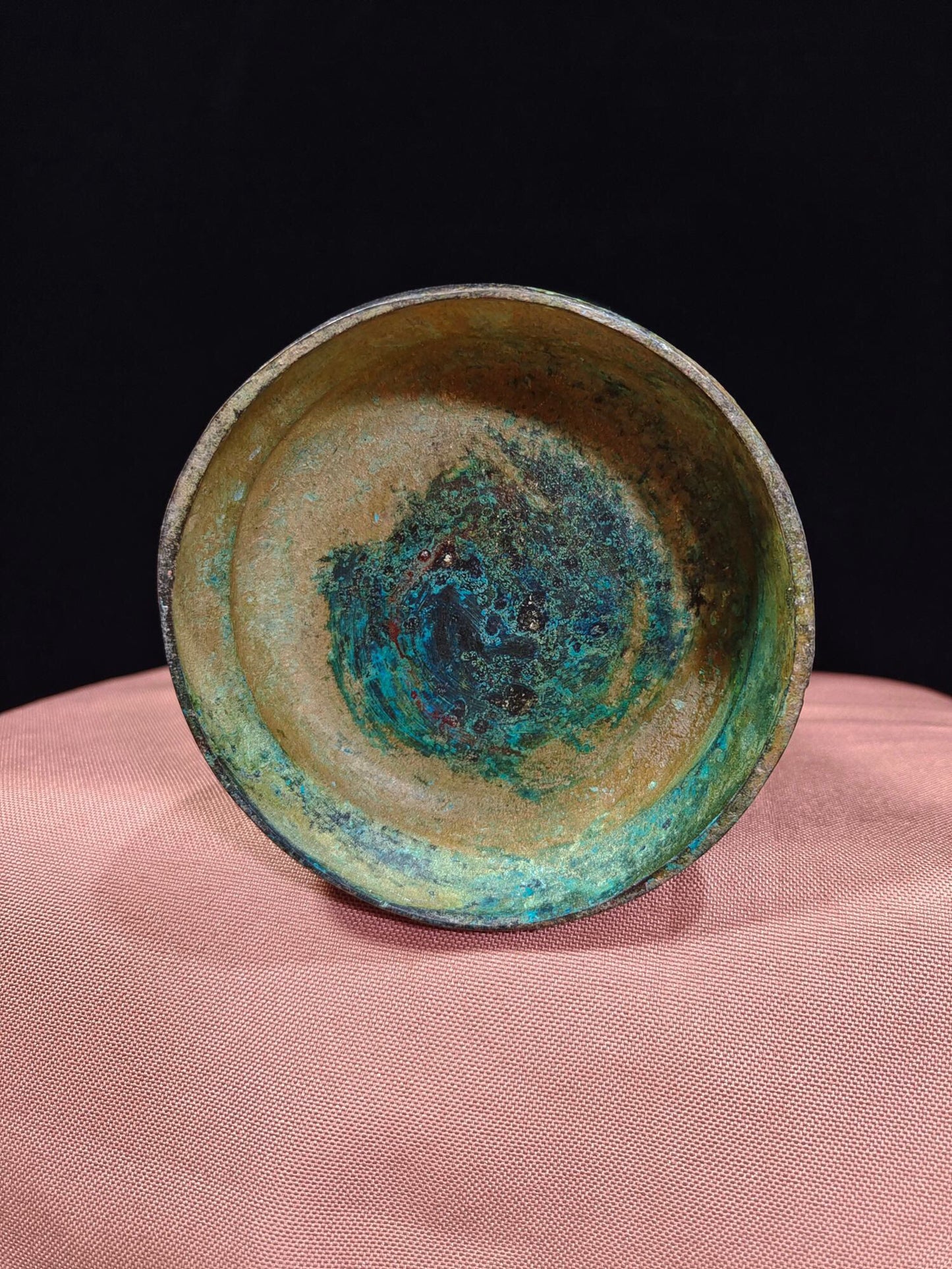 Chinese antique bronze "Inscription Holding Pot"