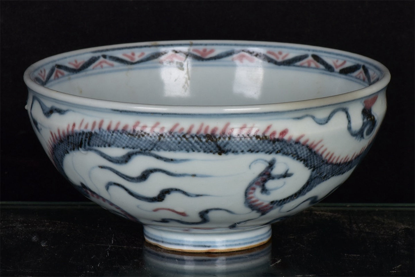 Chinese antique blue and white glazed red dragon patterned bowl