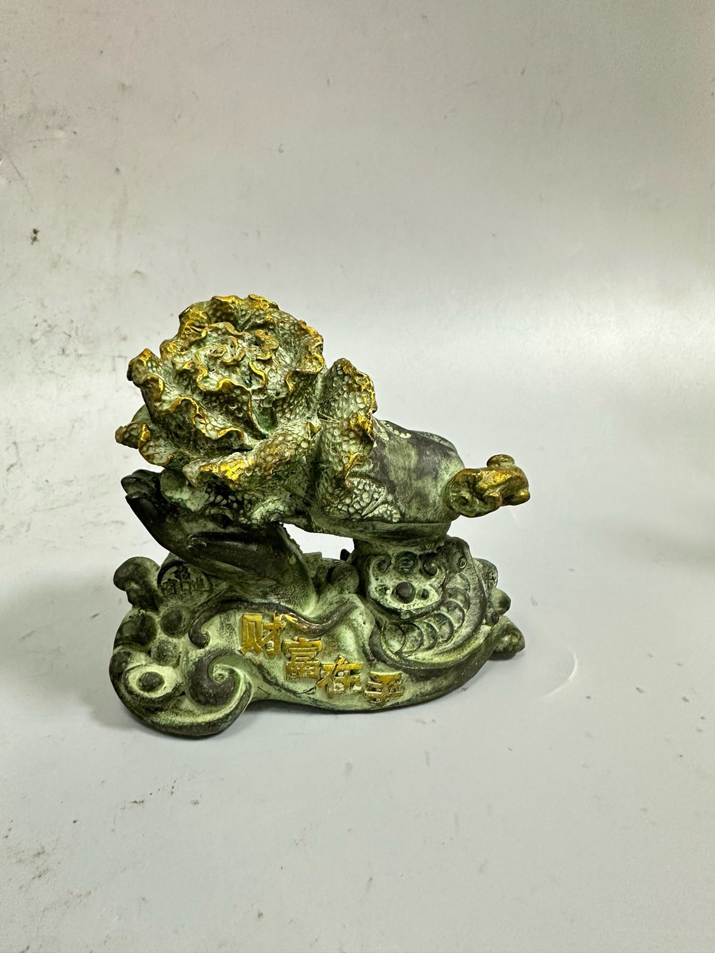 Pure copper antique gilded wealth in hand