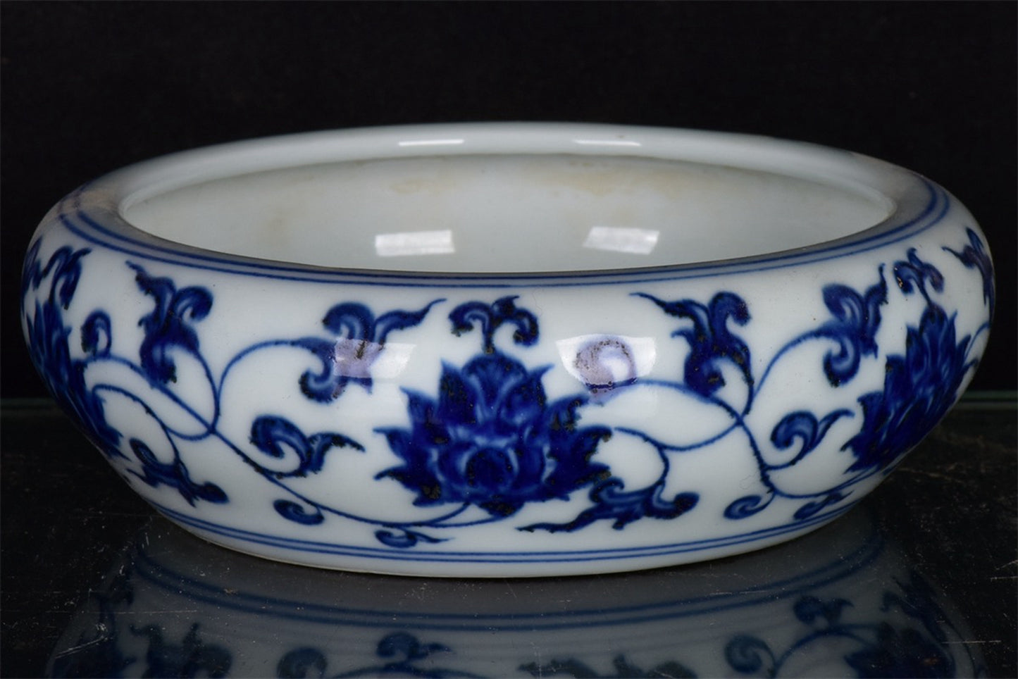 Chinese antique blue and white brush wash with tangled branches and floral patterns