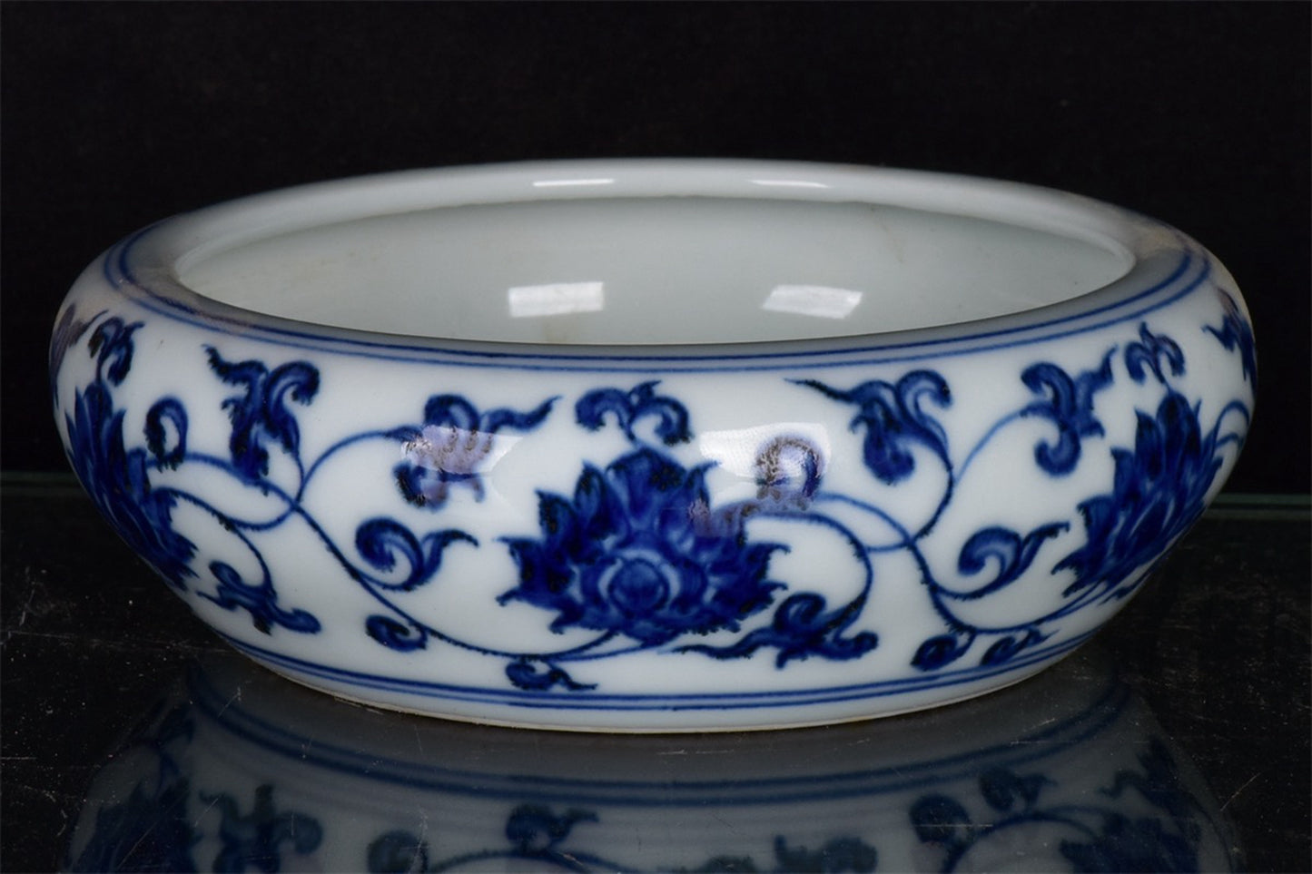 Chinese antique blue and white brush wash with tangled branches and floral patterns