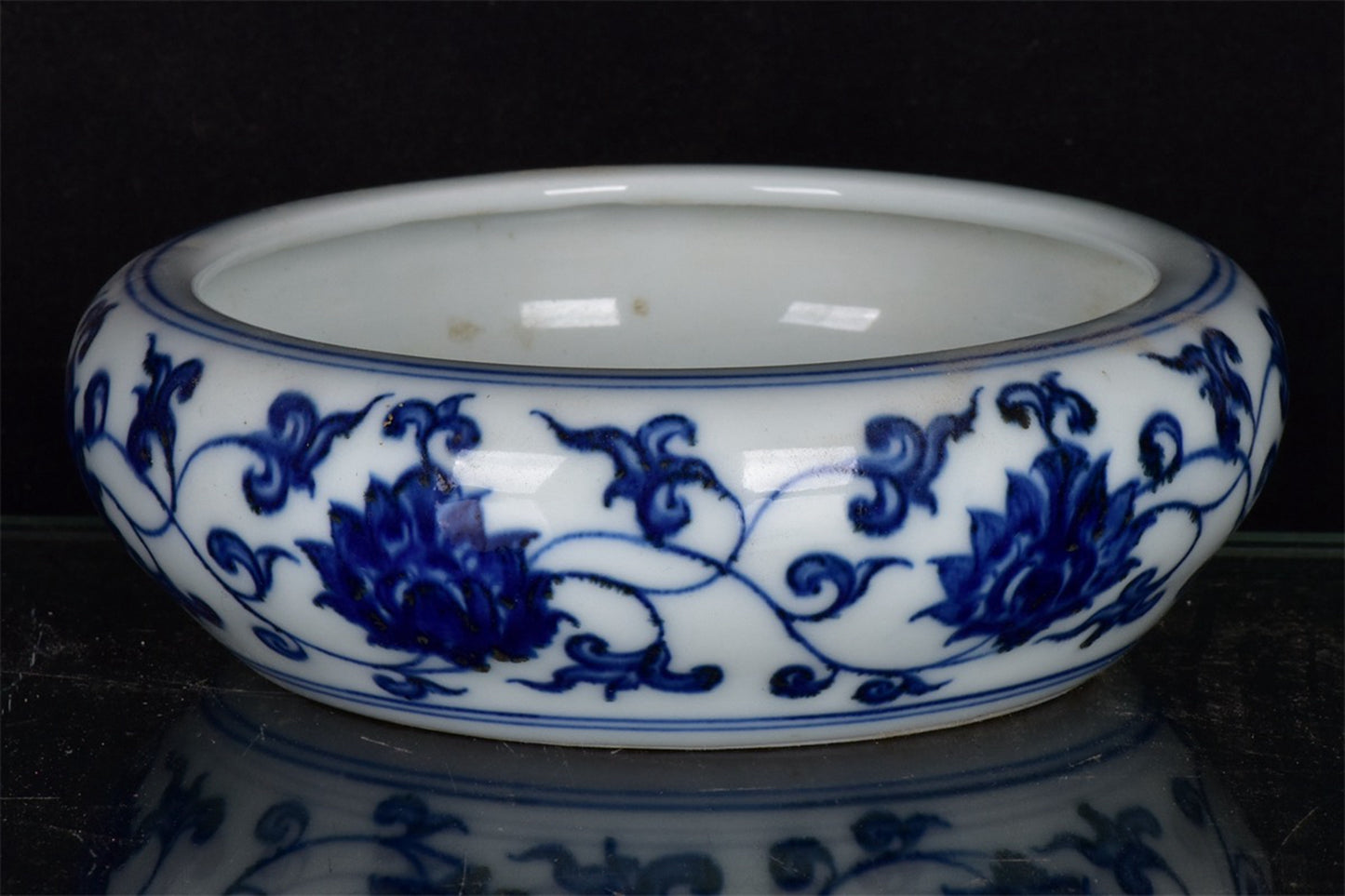 Chinese antique blue and white brush wash with tangled branches and floral patterns