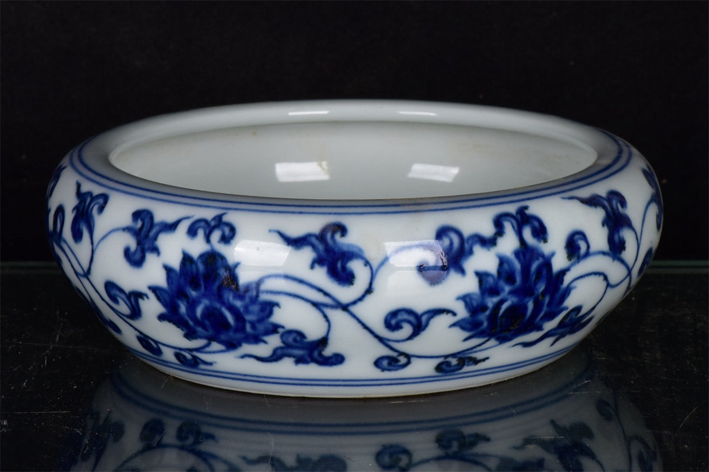 Chinese antique blue and white brush wash with tangled branches and floral patterns