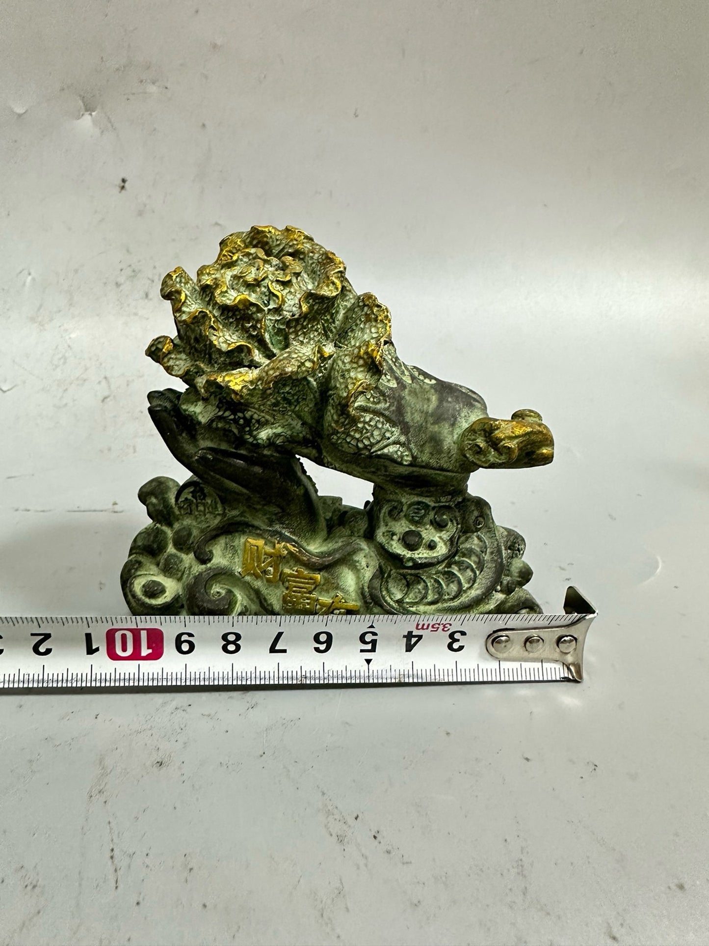 Pure copper antique gilded wealth in hand