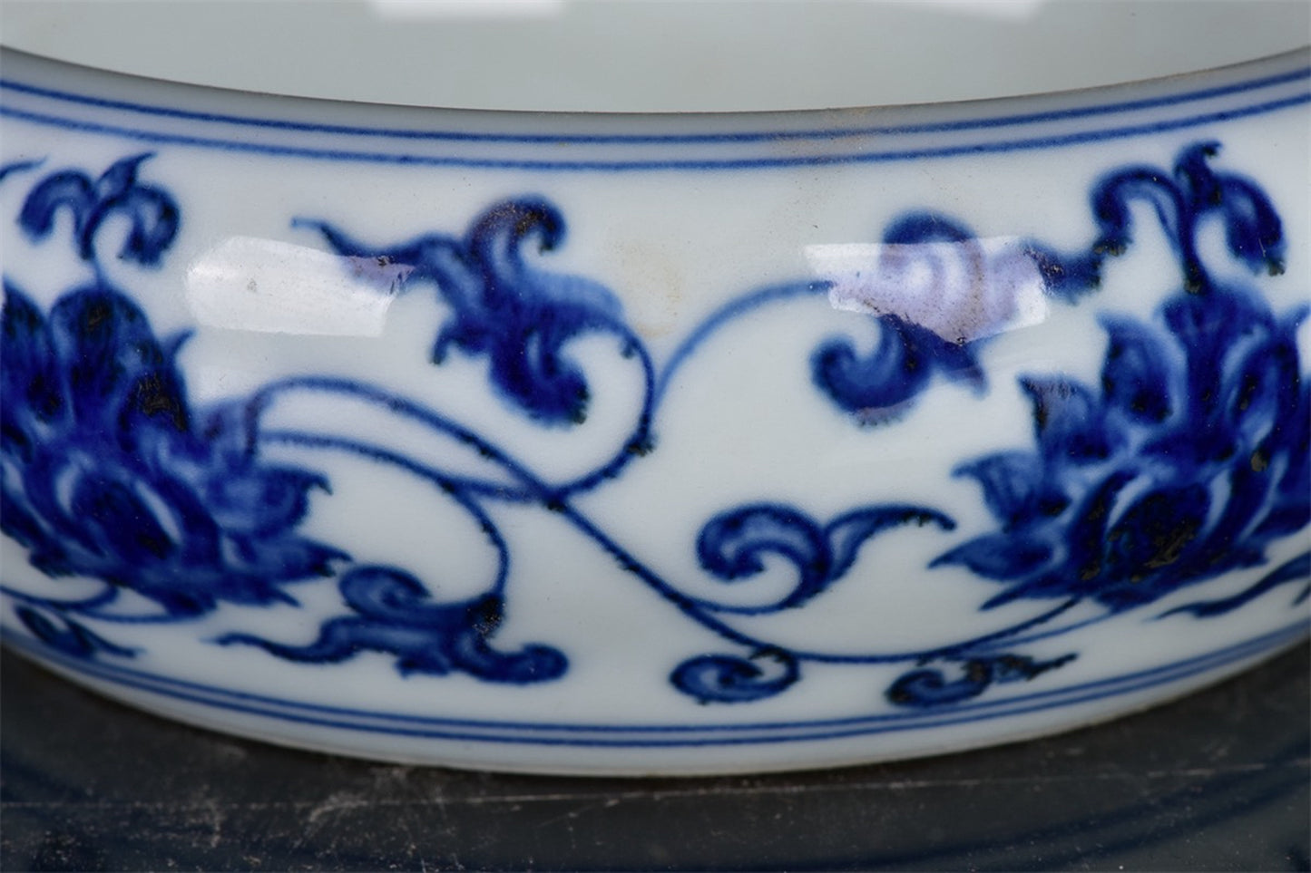 Chinese antique blue and white brush wash with tangled branches and floral patterns