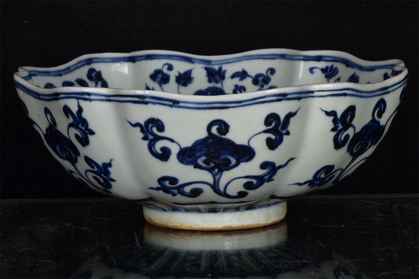 Chinese antique blue and white flower dragon patterned melon bowl