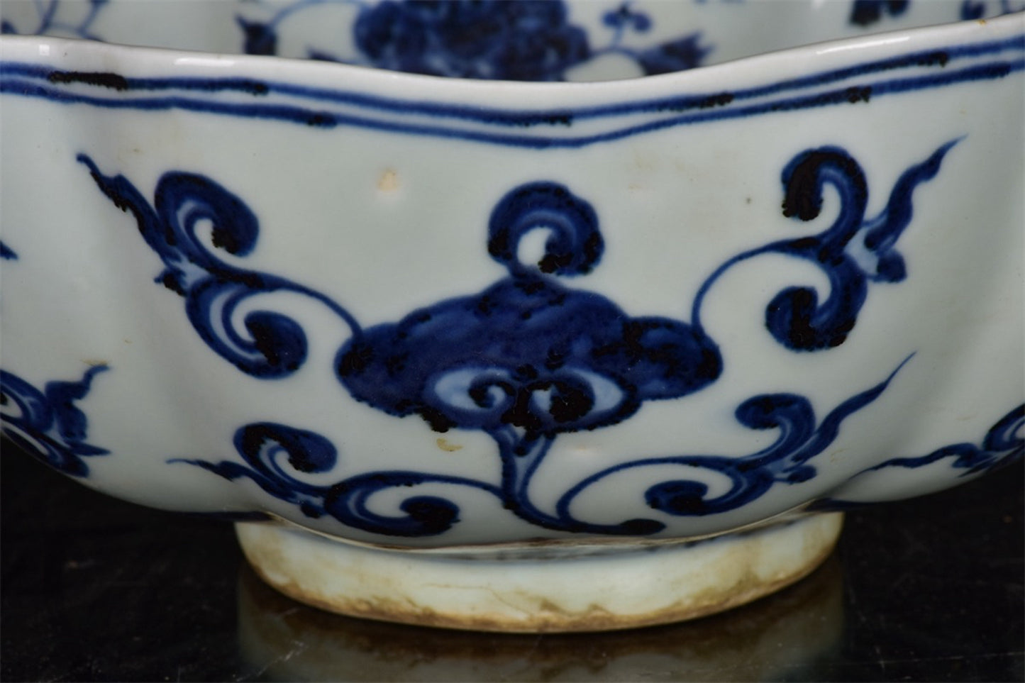 Chinese antique blue and white flower dragon patterned melon bowl