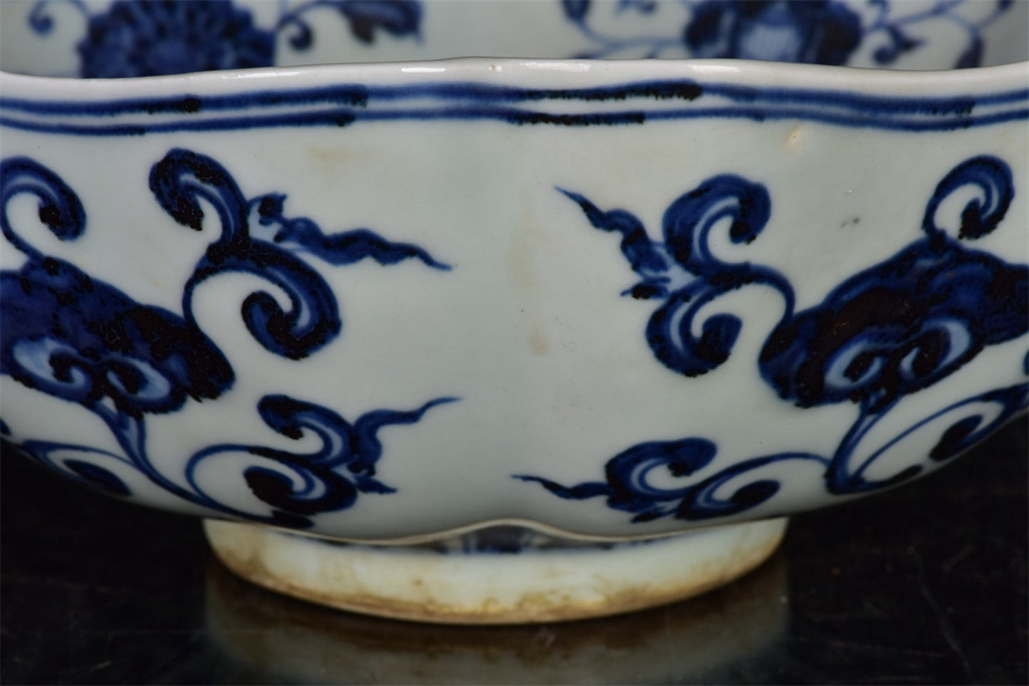 Chinese antique blue and white flower dragon patterned melon bowl