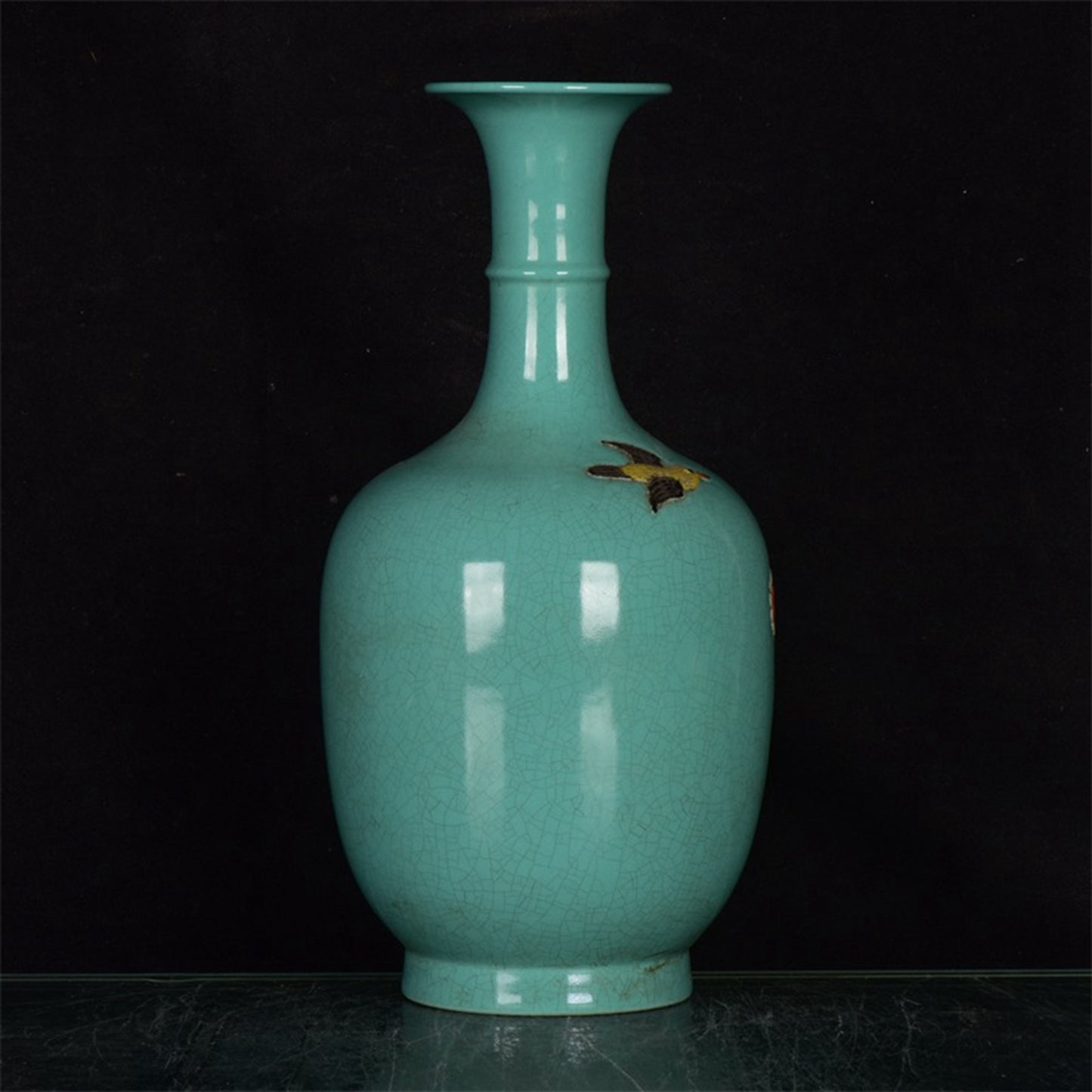 Chinese antique vase with flower and bird patterns