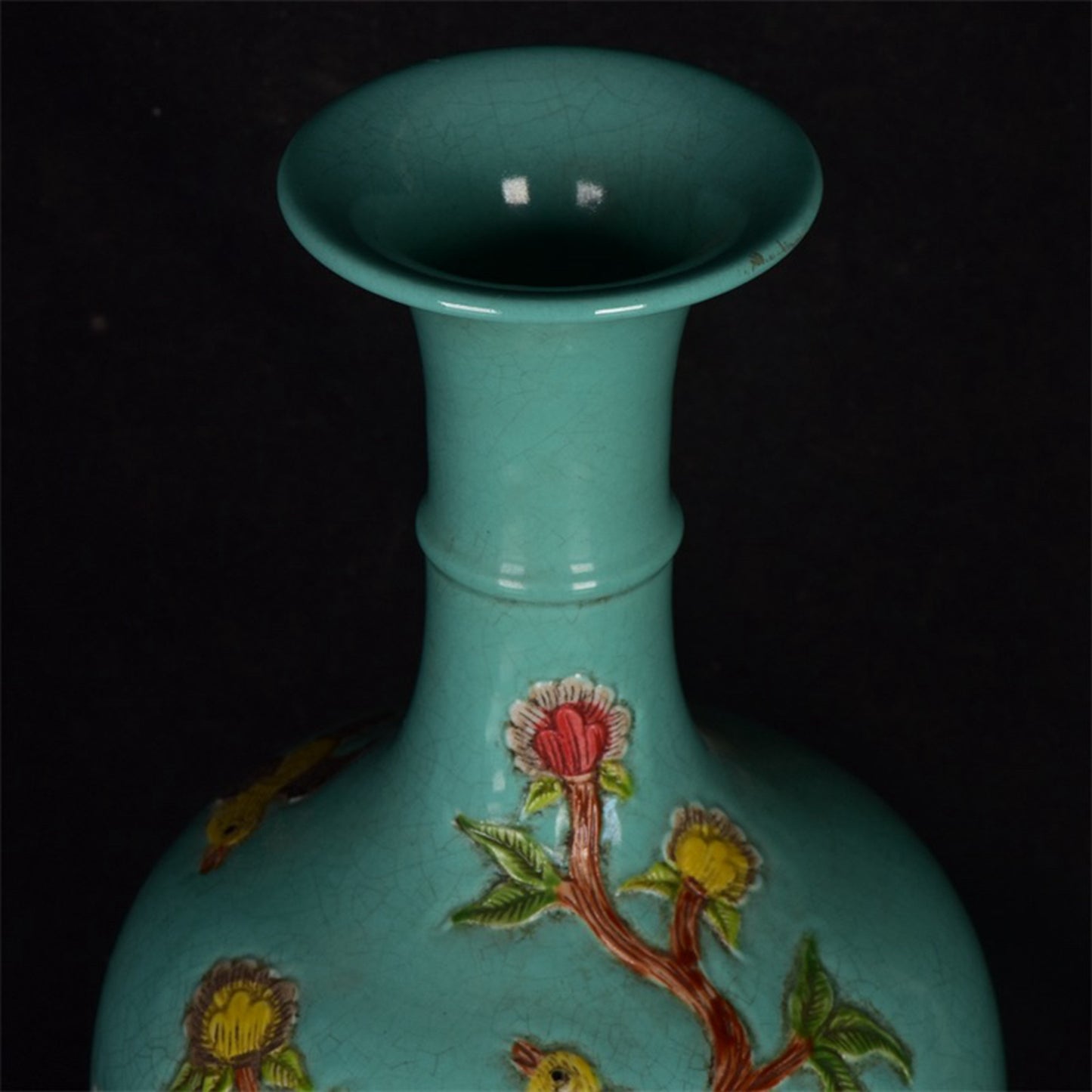 Chinese antique vase with flower and bird patterns