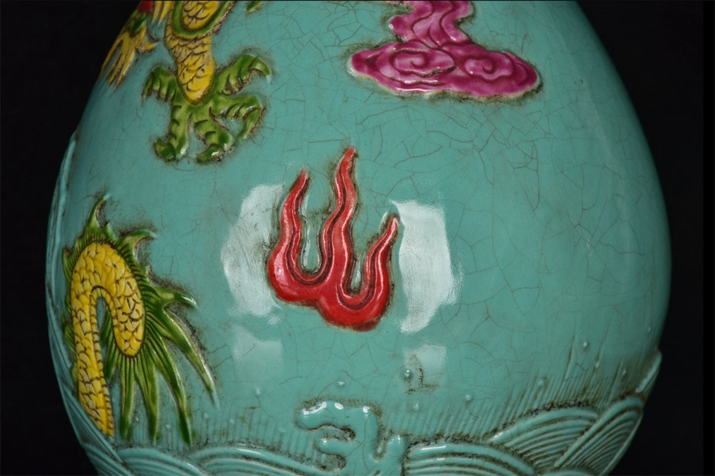 Chinese antique blue glazed relief dragon patterned garlic bottle