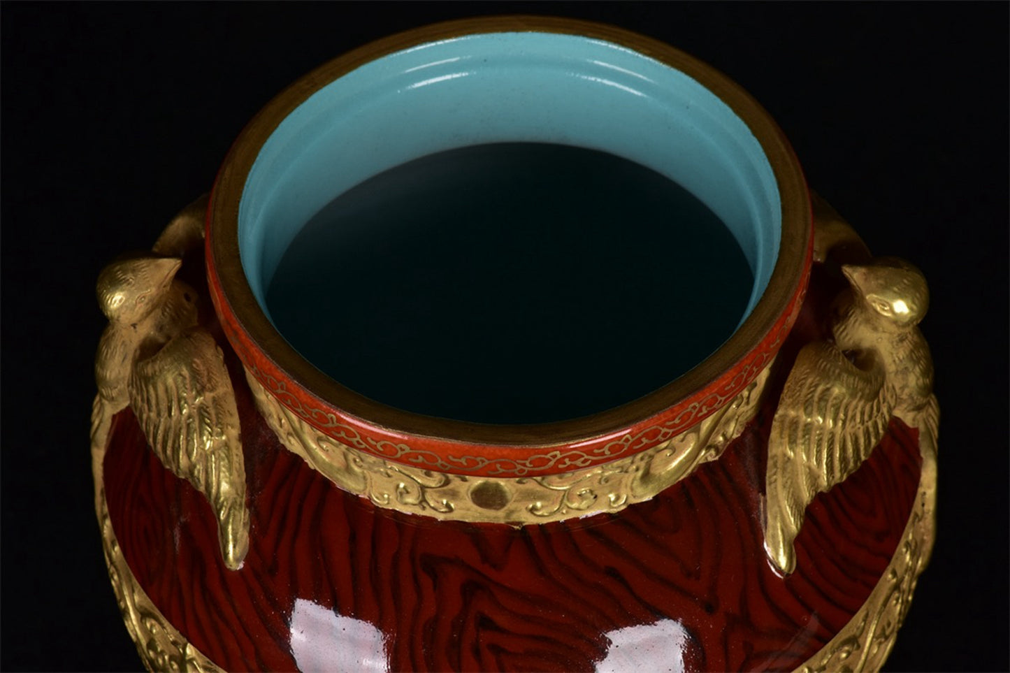 Chinese antique woodgrain relief gold-plated swallow jar