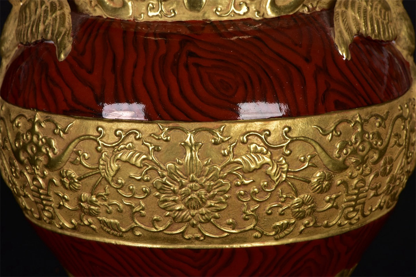 Chinese antique woodgrain relief gold-plated swallow jar