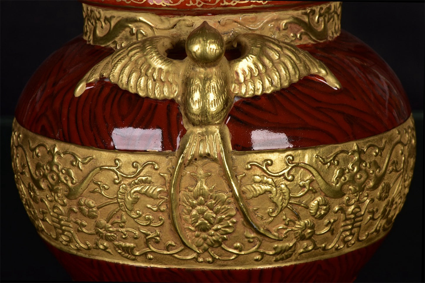 Chinese antique woodgrain relief gold-plated swallow jar