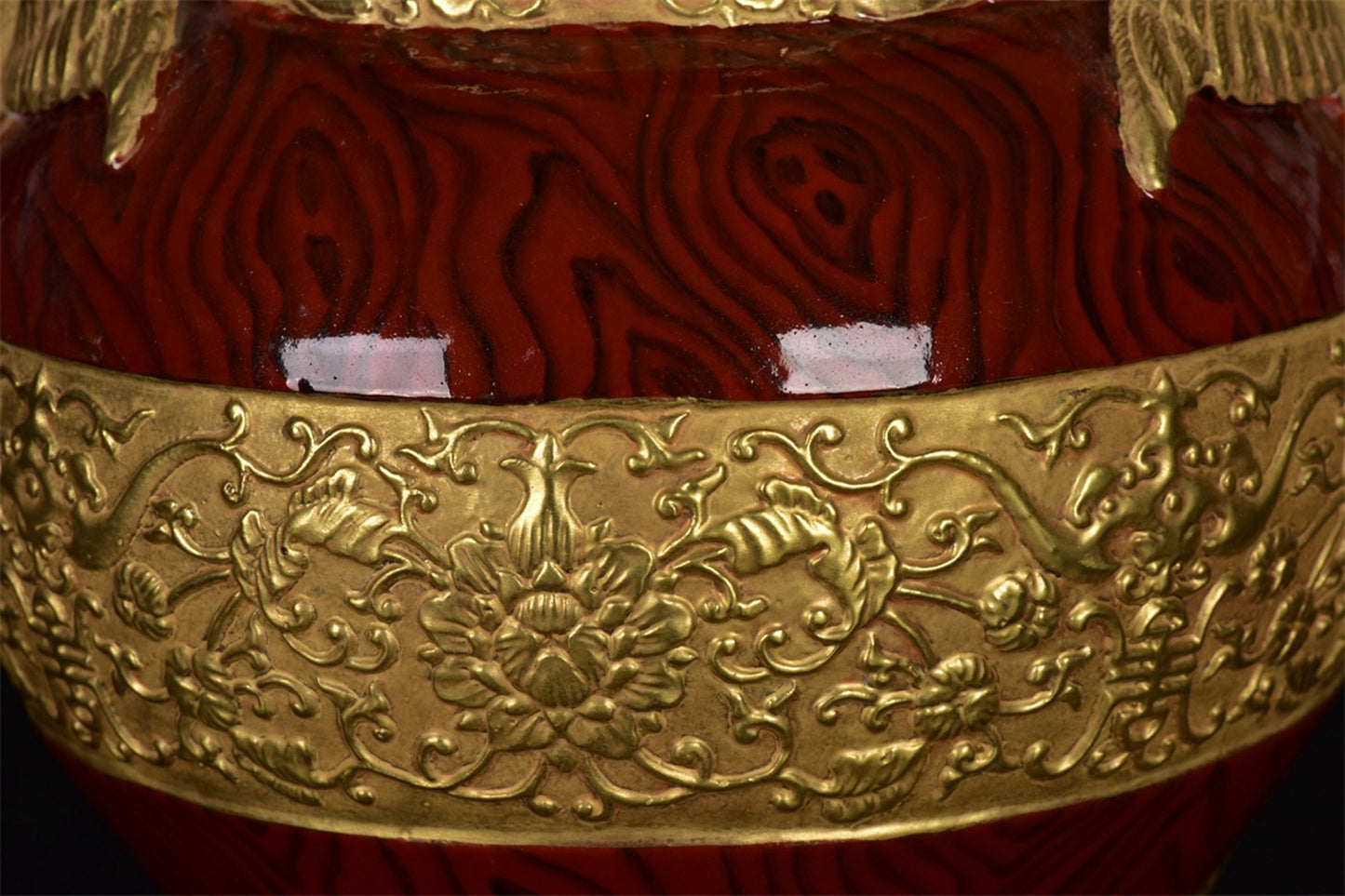Chinese antique woodgrain relief gold-plated swallow jar