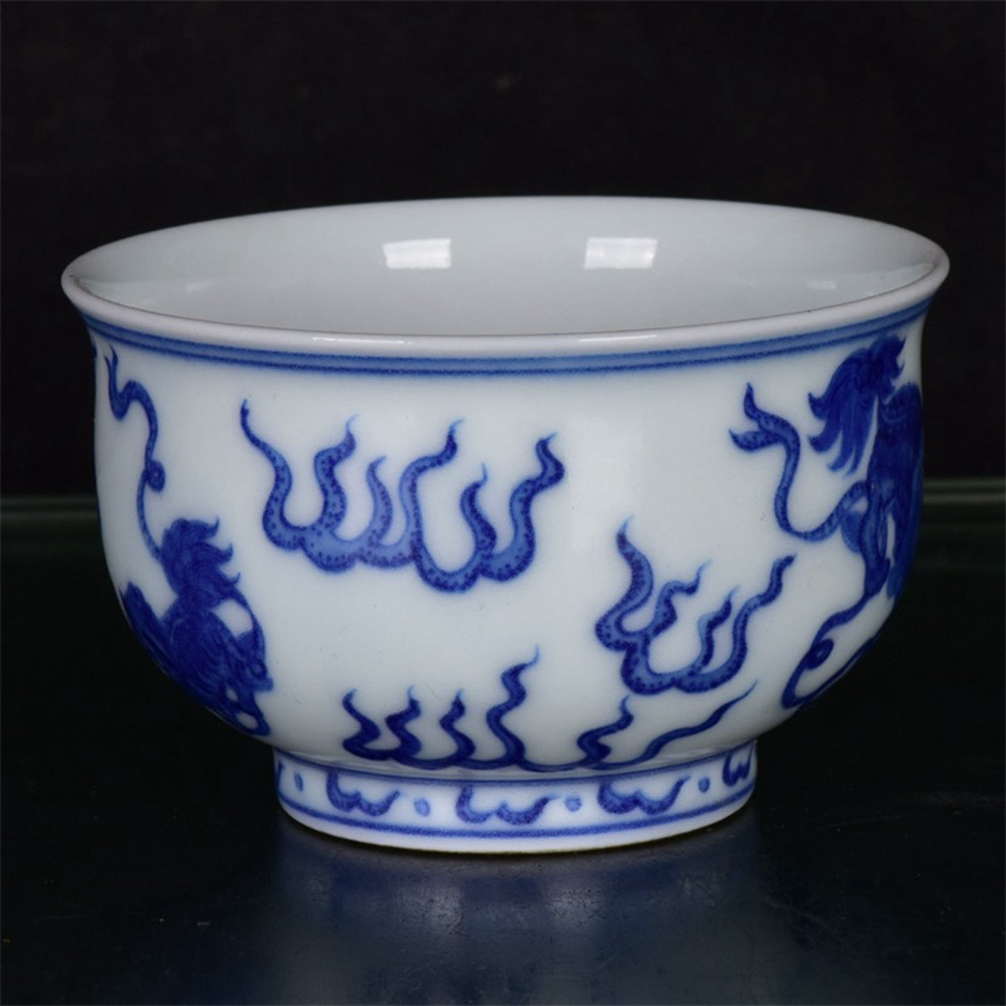Chinese antique blue and white lion rolling embroidered ball pattern cup