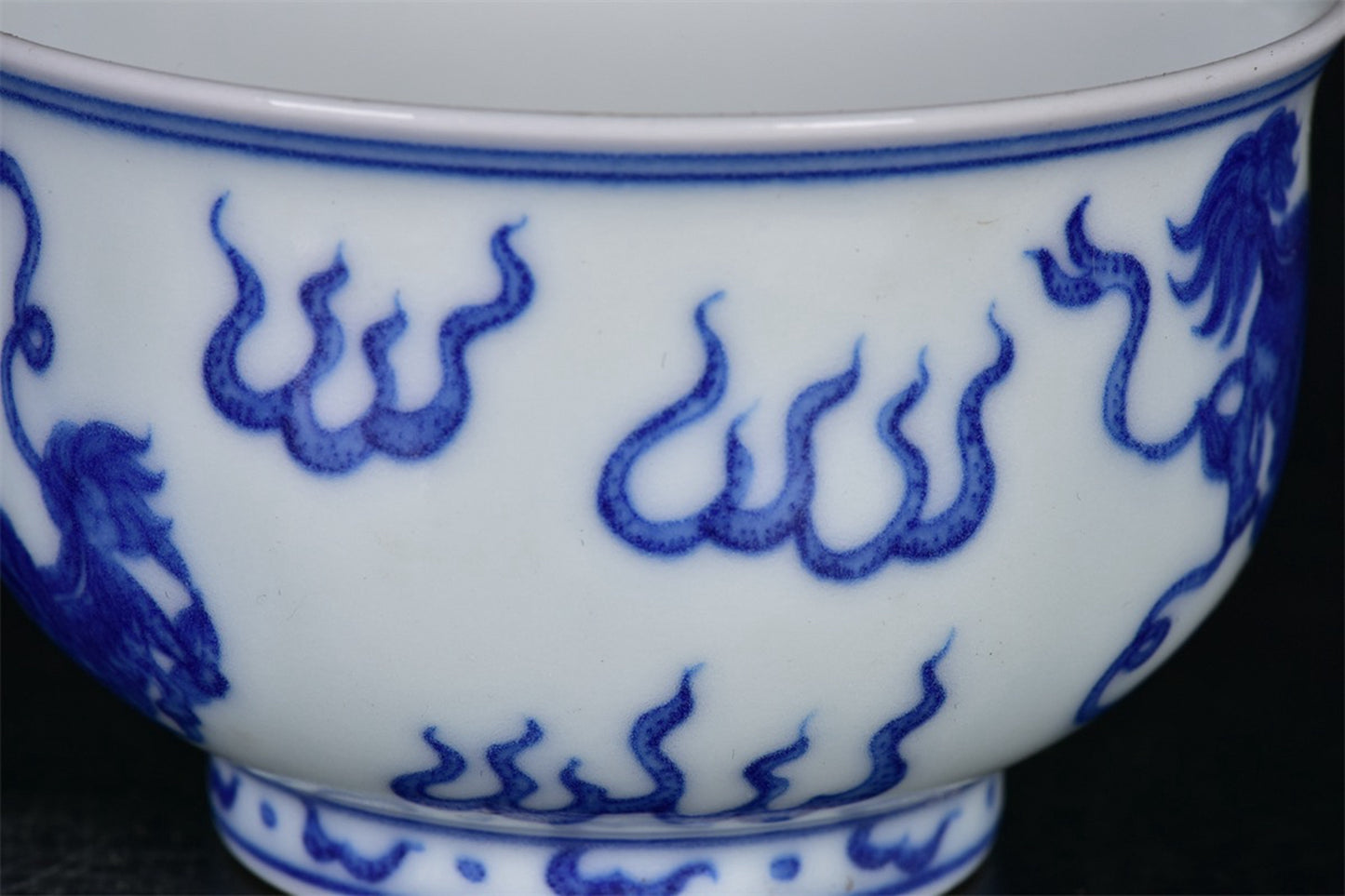 Chinese antique blue and white lion rolling embroidered ball pattern cup