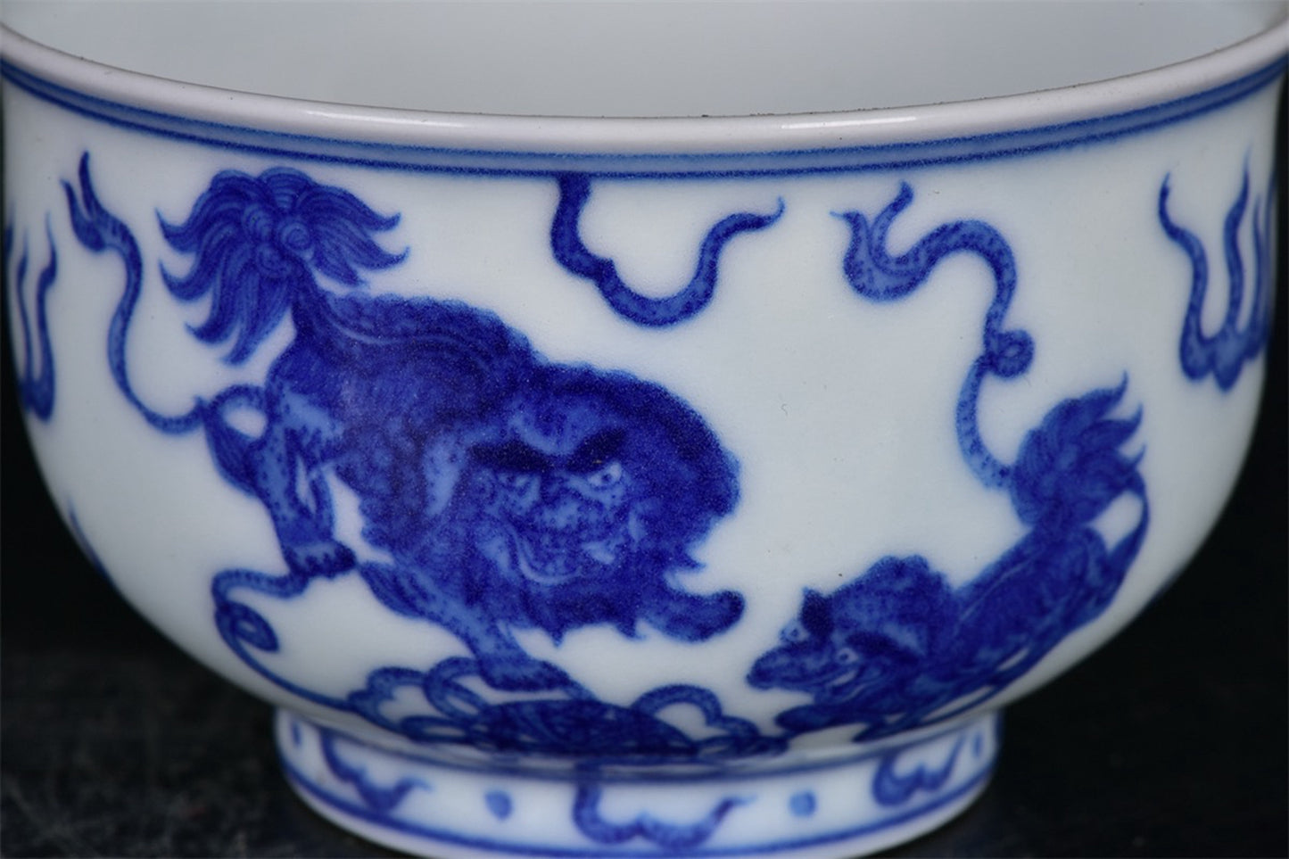 Chinese antique blue and white lion rolling embroidered ball pattern cup