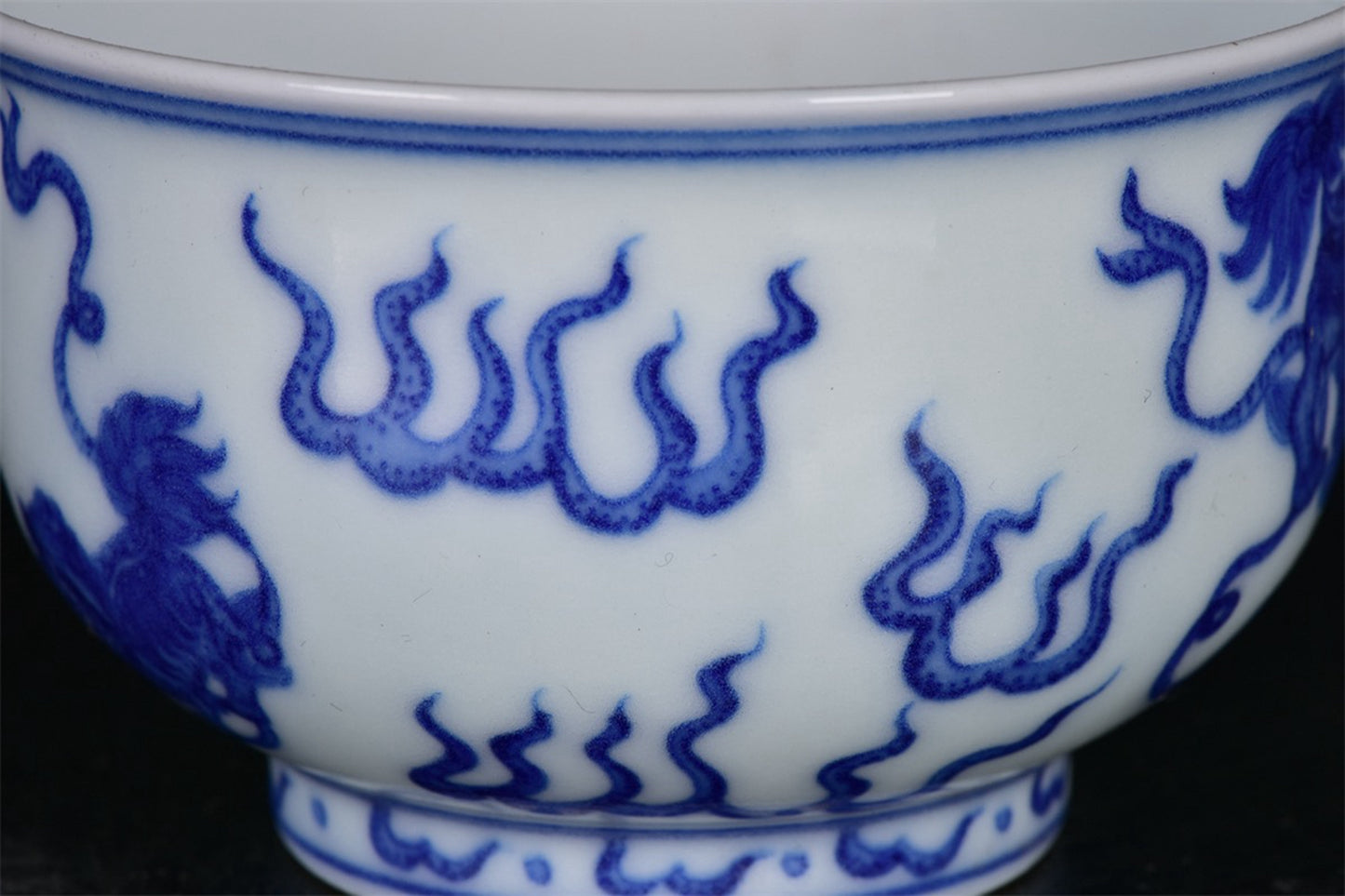 Chinese antique blue and white lion rolling embroidered ball pattern cup