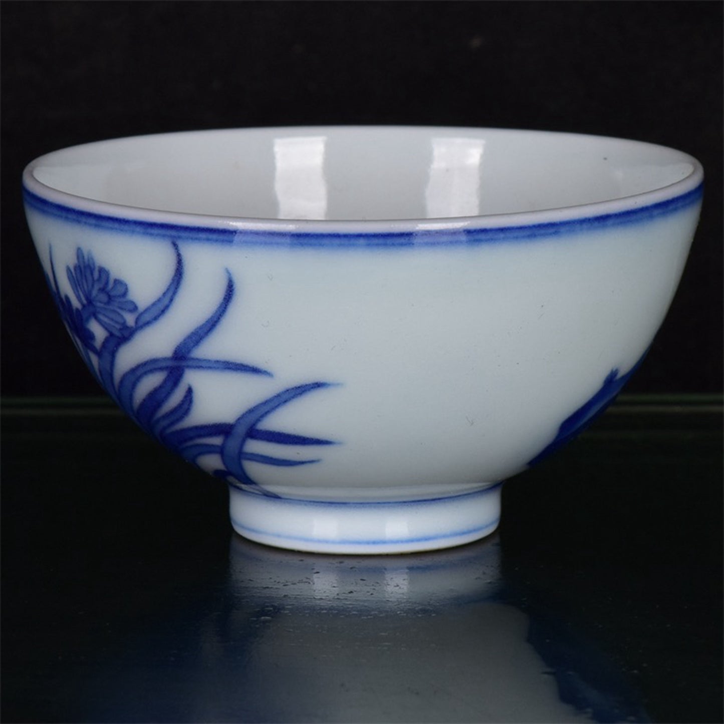 Chinese antique blue and white painted flower with gentleman pattern chicken heart cup
