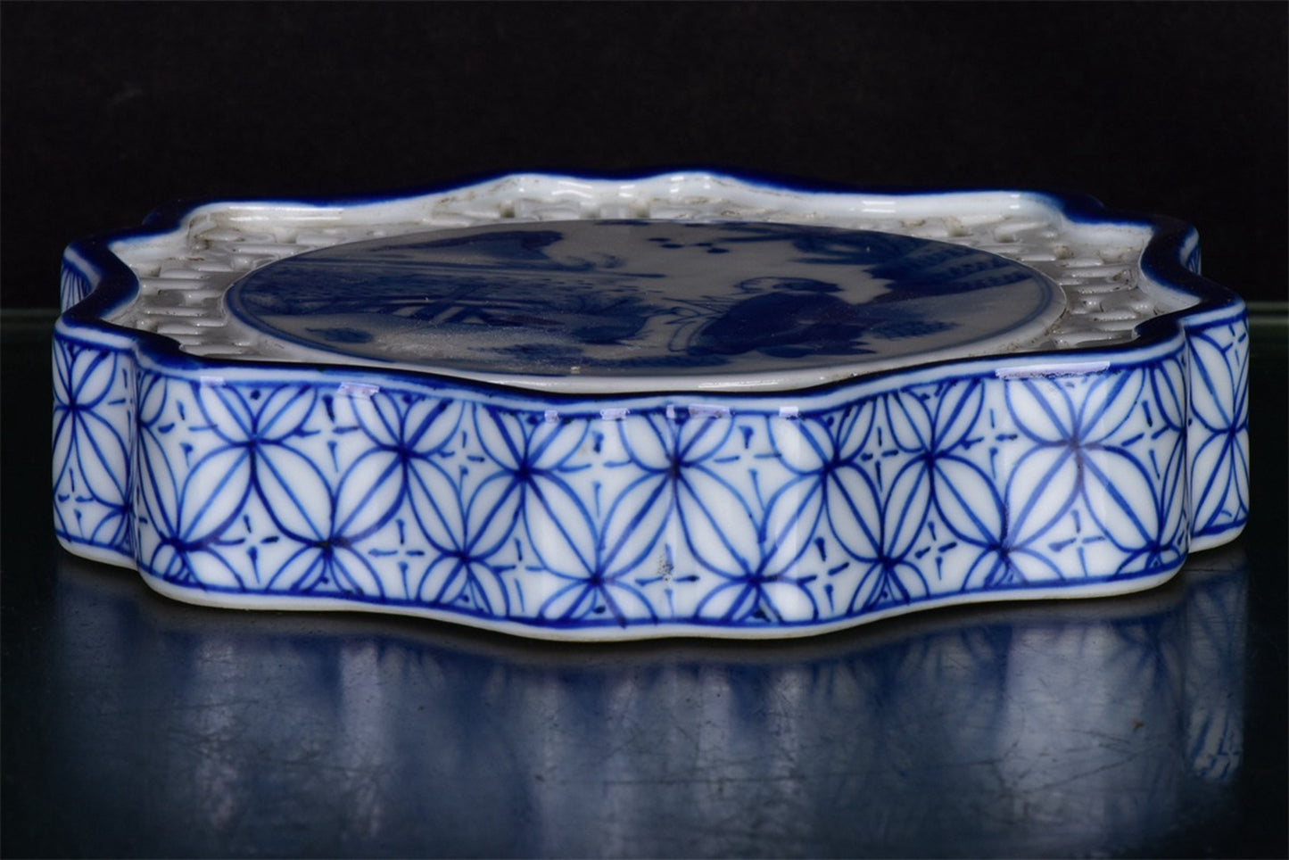 Chinese antique blue and white character story pattern hollowed out tea plate