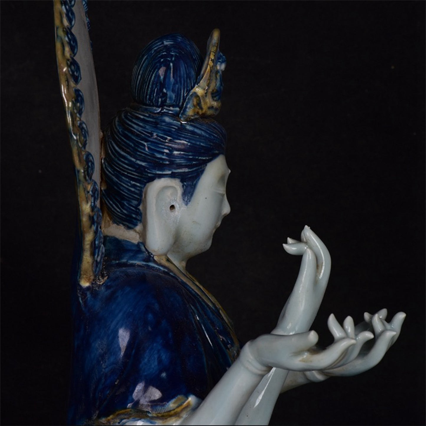 Chinese antique blue and white Guanyin sculpture